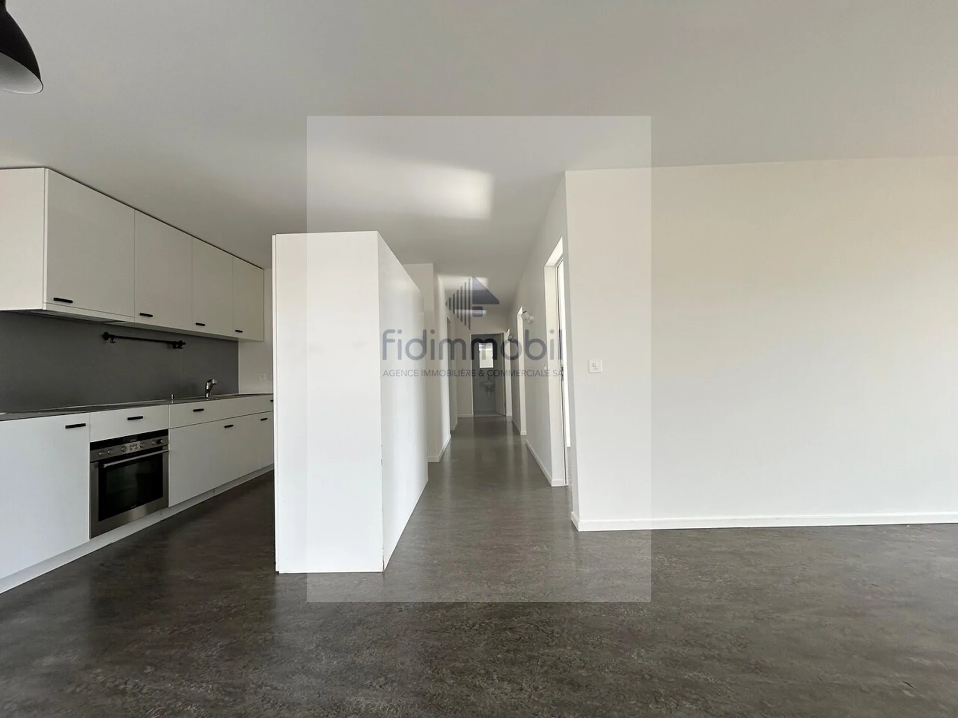 GROSSES APPARTMENT MIT BALCON