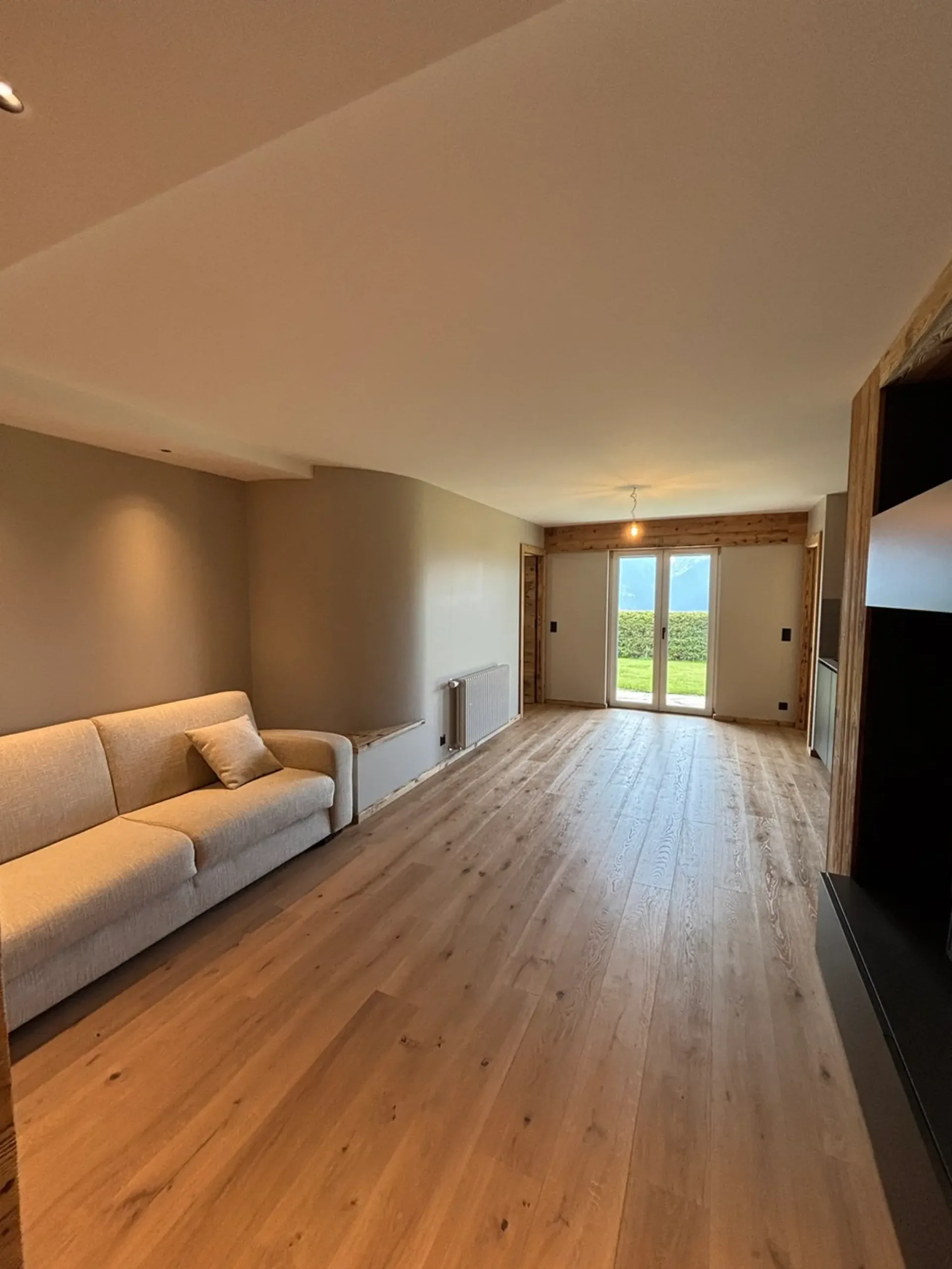 Magnifique appartement rénové en rez-de-jardin