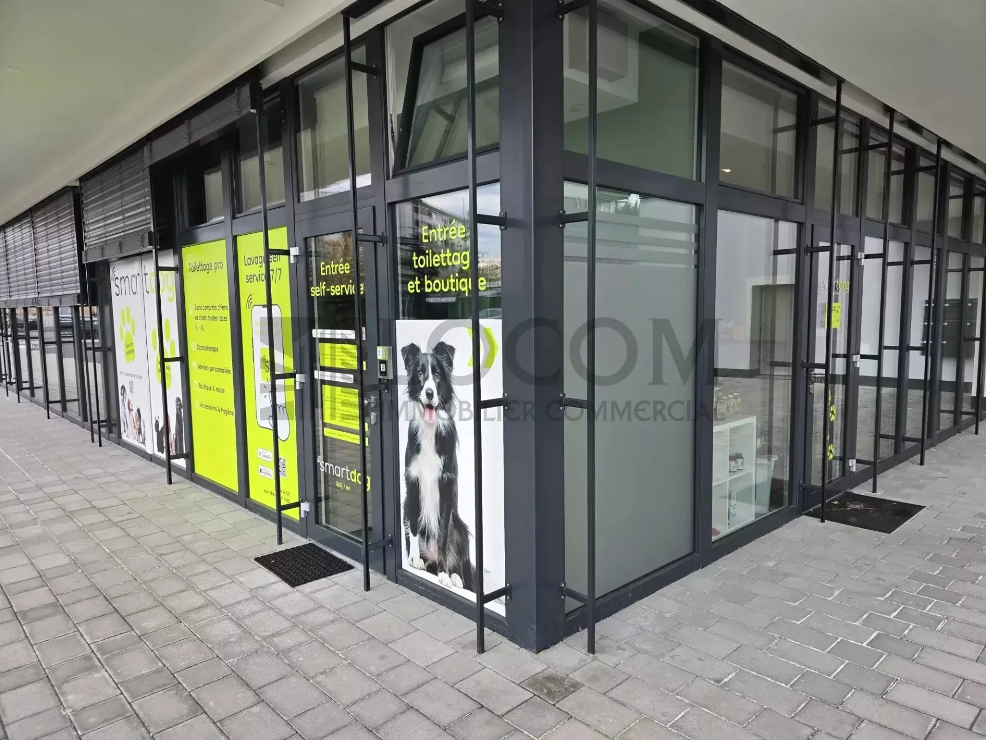 Arcade commerciale de 75 m²  avec importante visibilité