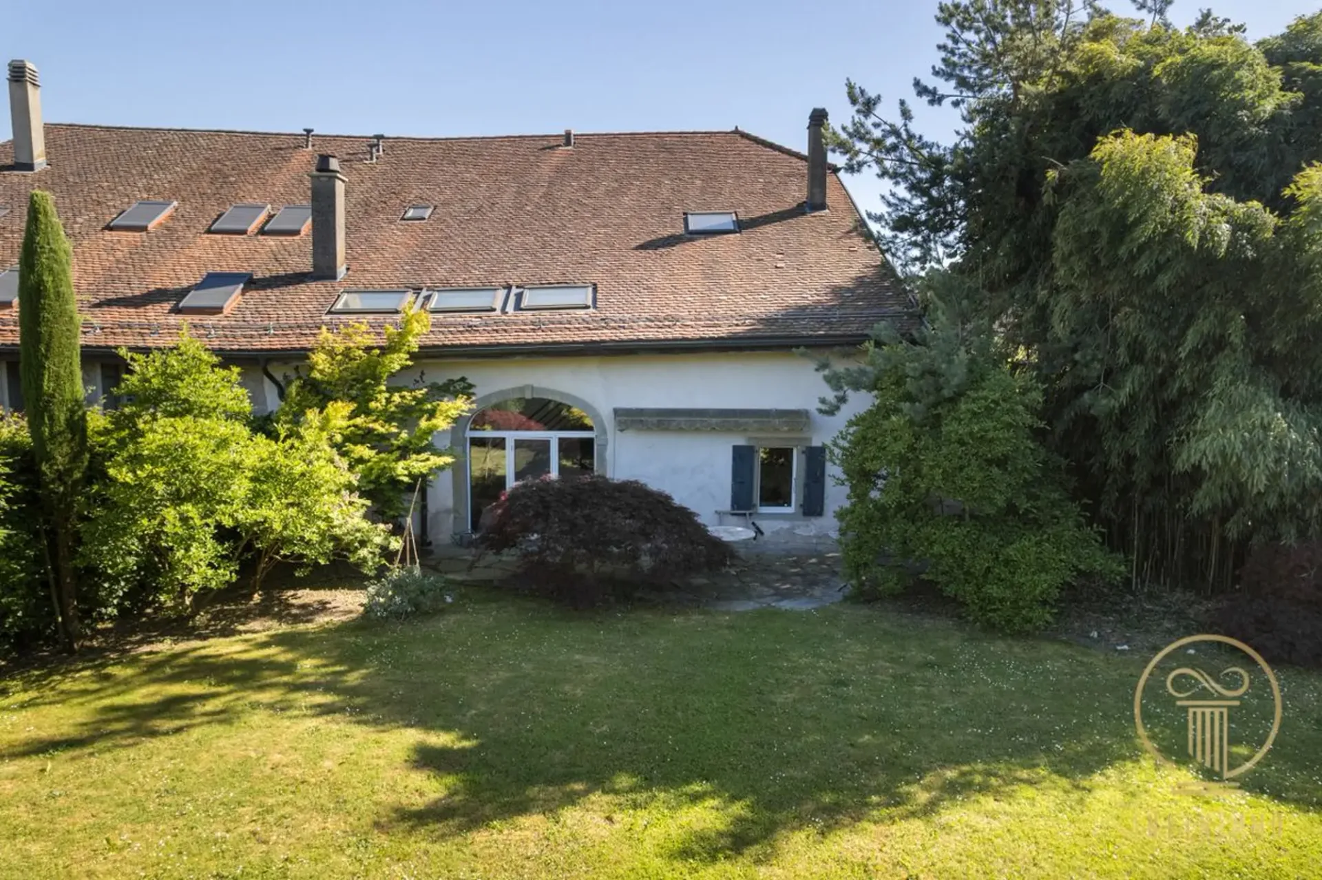 SULLENS, Liebe auf den ersten Blick! Schönes Dorfhaus, sehr gut renoviert, zu entdecken.