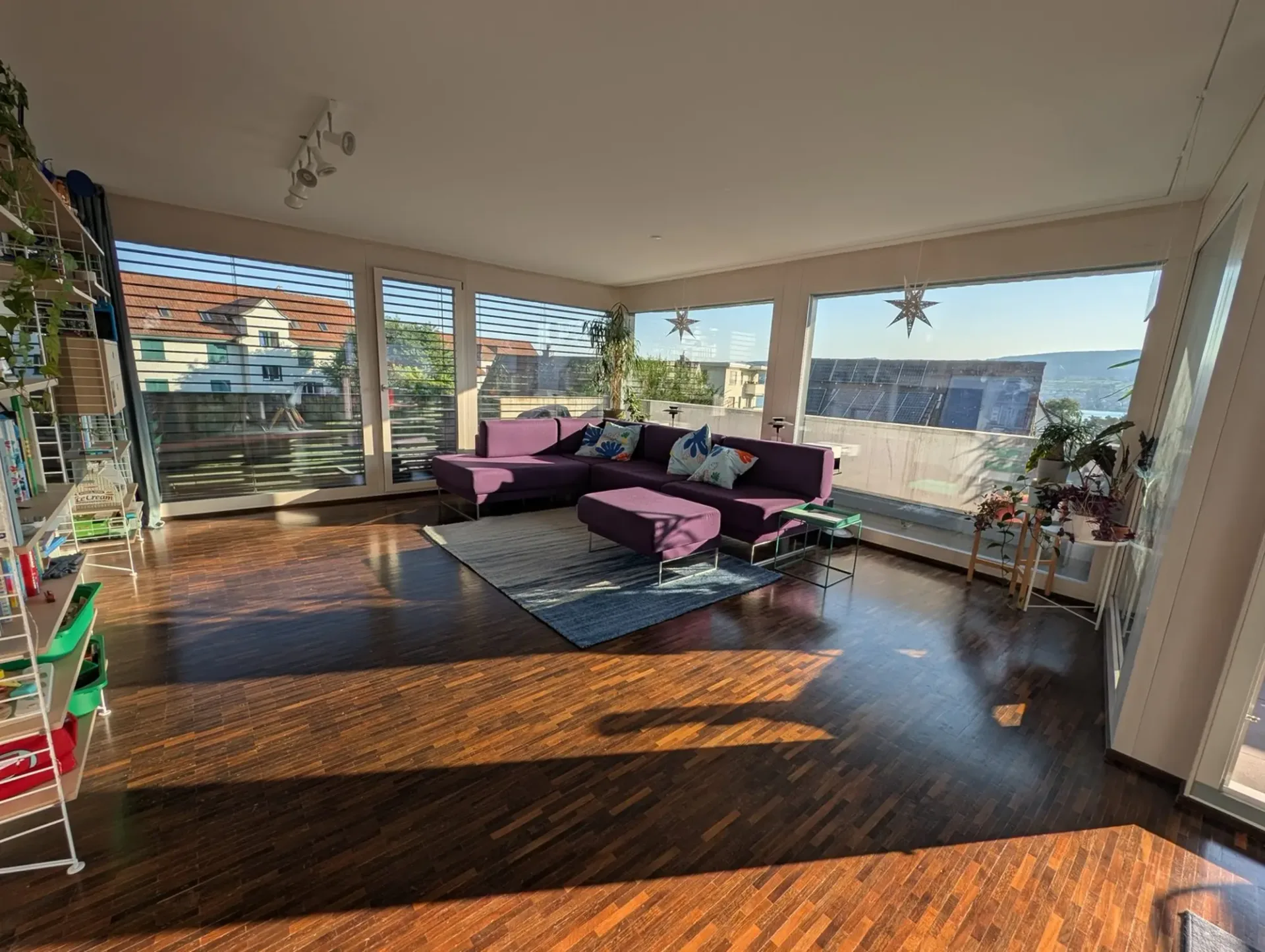 3.5 flat with views of the lake