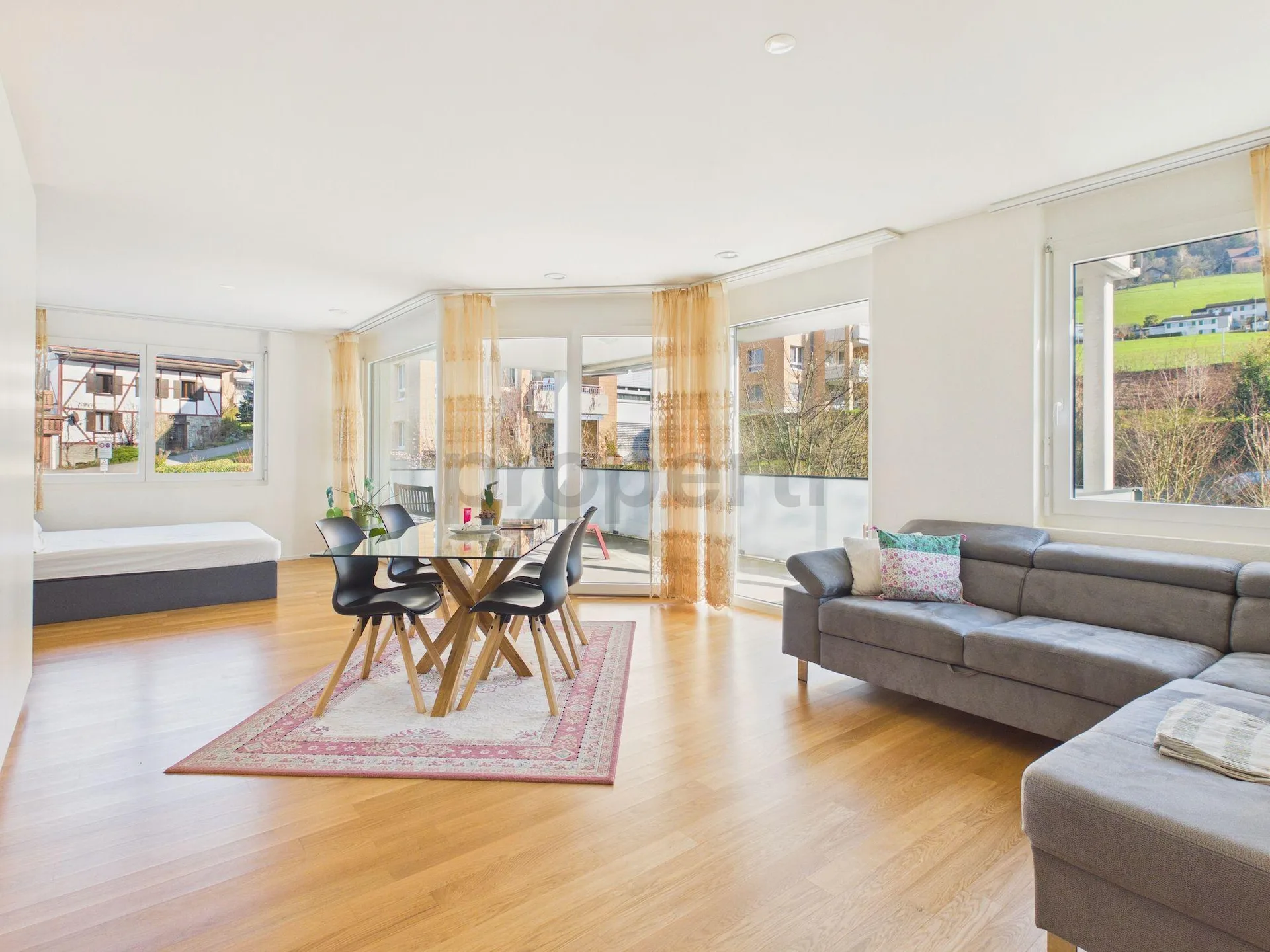 Elegant 2.5-room furnished apartment with balcony, Ebikon