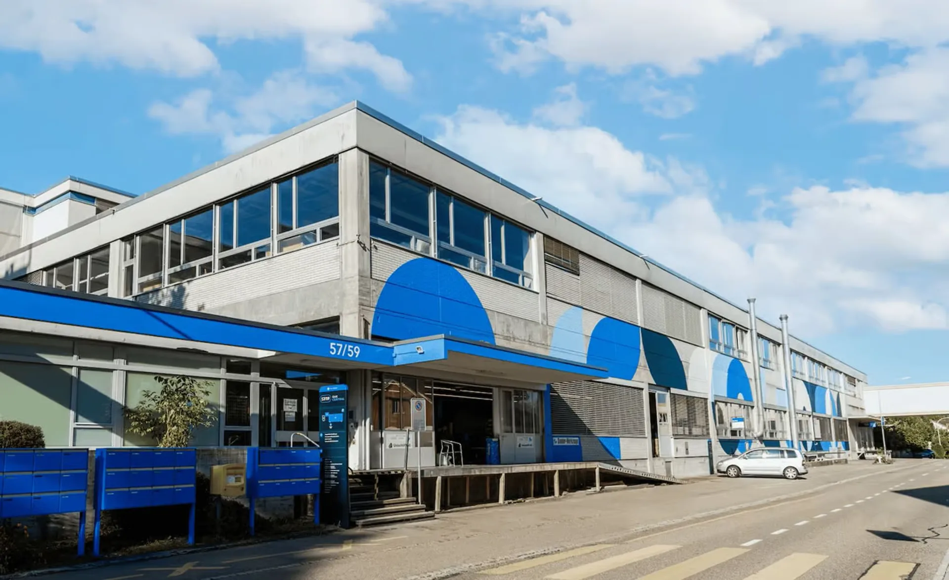 "Lagerhalle im EG - gut 4.6 m Deckenhöhe und 1'000 kg Bodenlast - 1'441 m2 in Hombrechtikon"