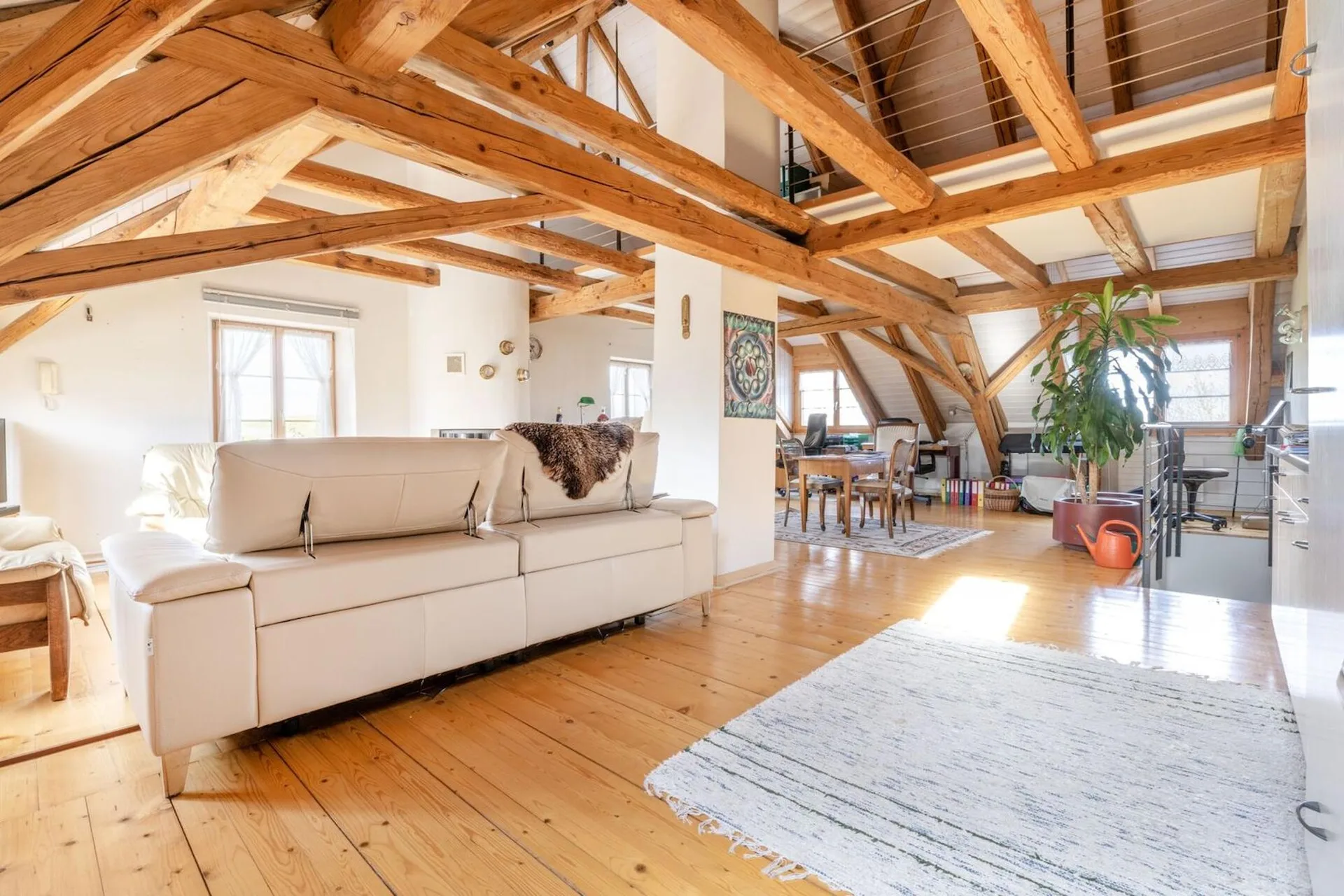 Idyllisches Wohnglück: Freistehendes 7.5-Zimmer-Bauernhaus mit Scheune