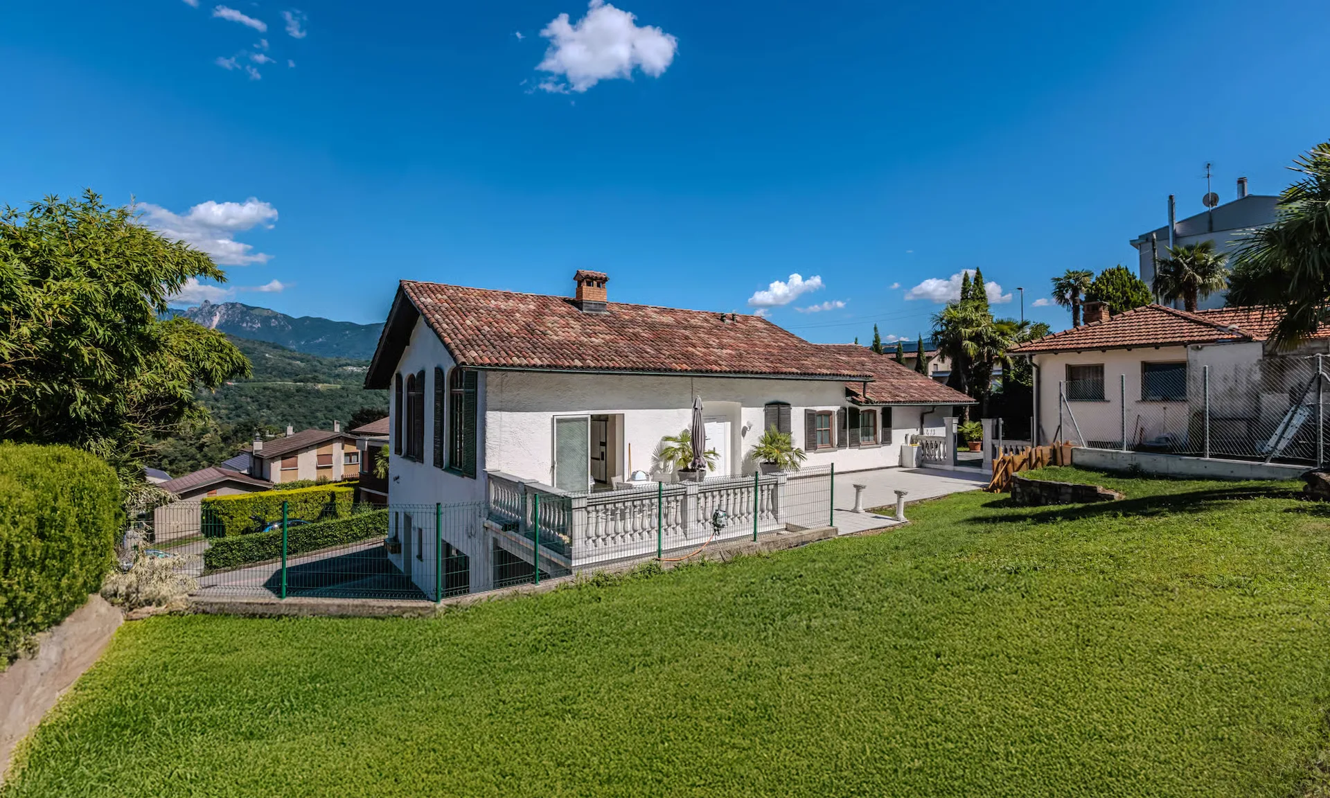 MODERNA VILLA 6.5 LOCALI CON GRANDE GIARDINO A GRAVESANO