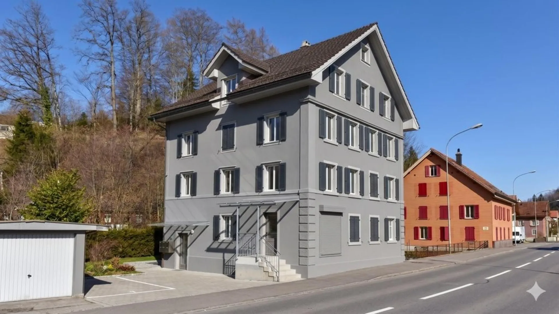MODERN SANIERTE WOHNUNG MIT HISTORISCHEM CHARME IN UNTERÄGERI