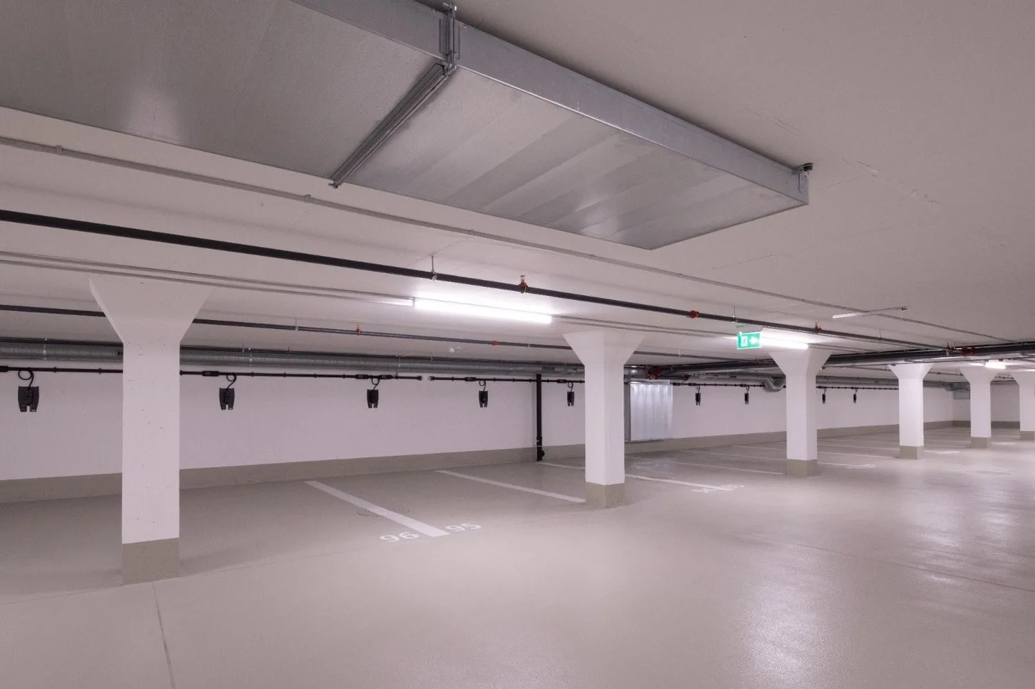 Places de parc à louer au Grey 40-48 !
