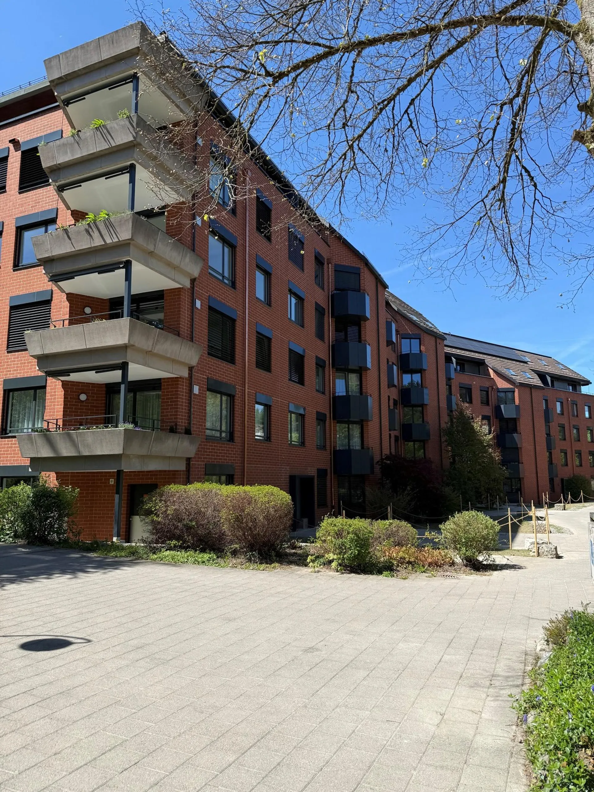 Appartement spacieux 3.5 pièces avec 115m² dans le parc Brünnlipark Opfikon