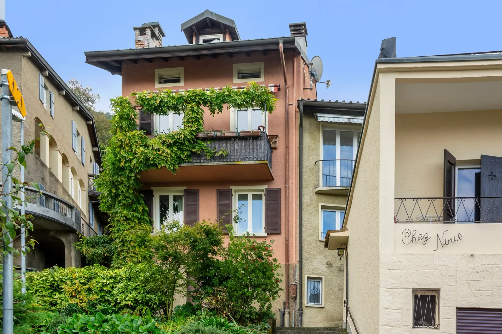 Vivere la tradizione con stile: casa di nucleo con vista aperta