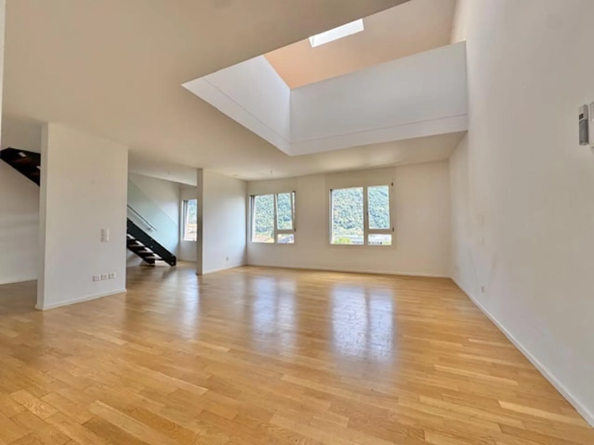 Verkauf in der Innenstadt von Losone - Modernes Dachgeschoß-Duplex mit 5.5 Zimmern