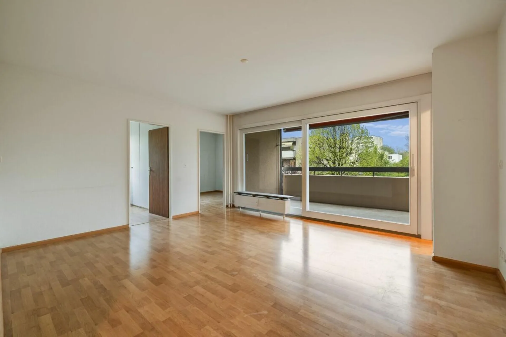 Helle 4-Zimmerwohnung an ruhiger Lage mit Einstellhallenplatz