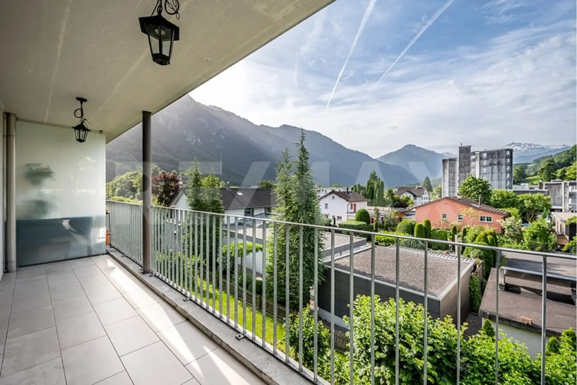Helle 4½-Zi-Wohnung mit Wintergarten und  Balkon