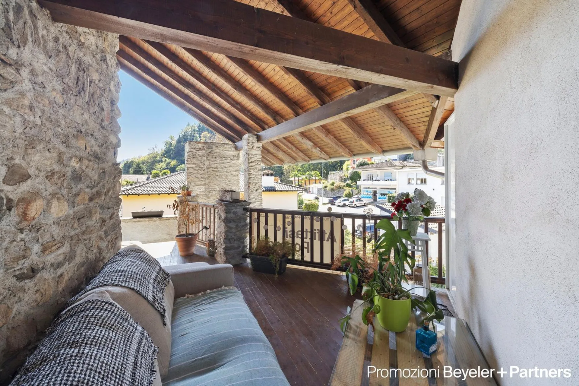 Wohnen mit Stil – 5 Zimmer Wohnung mit zwei Terrassen in Losone, Zweitwohnsitz