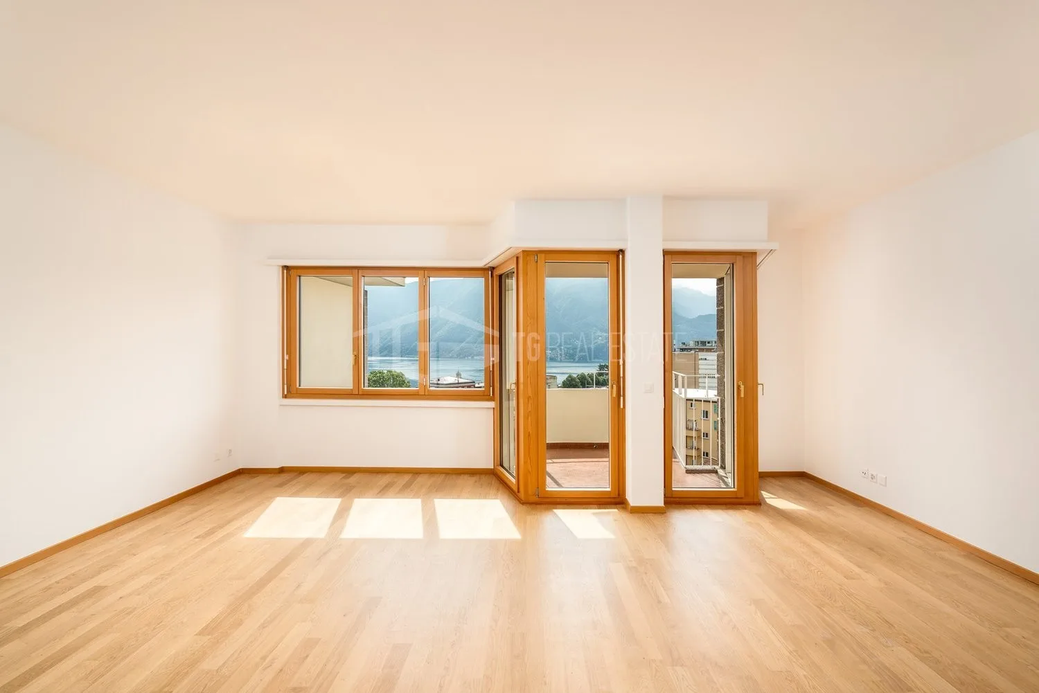 APPARTAMENTO DI 4.5 LOCALI  CON VISTA LAGO  VICINO ALLA STAZIONE