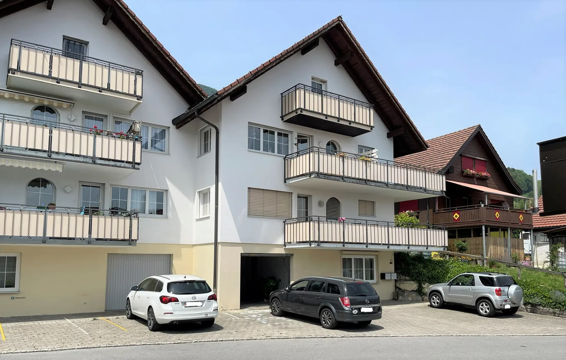 Charmante 2.5-Zimmer-Attikawohnung mit Balkon zu vermieten