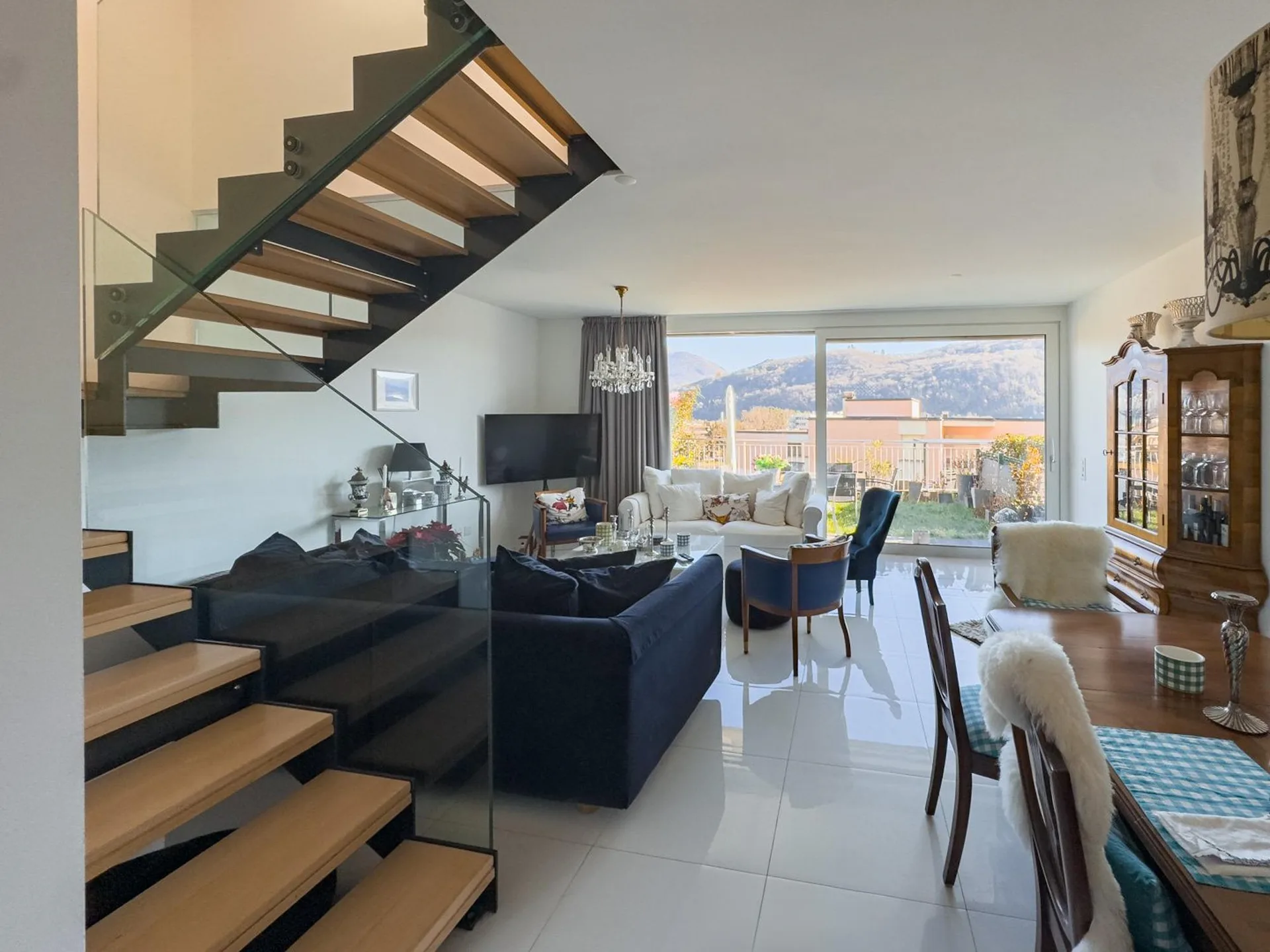 Moderna casa contigua con giardino ad Agno