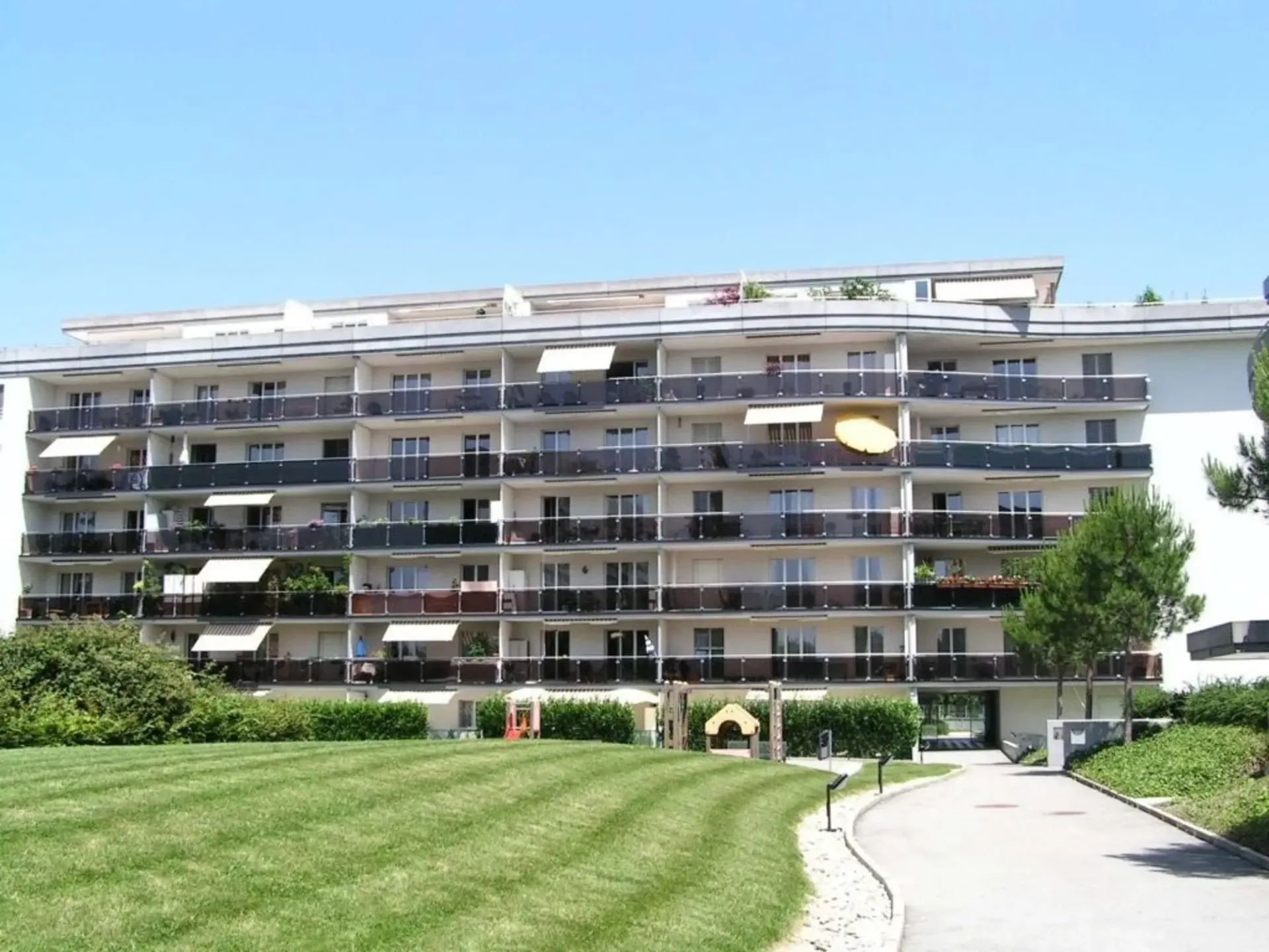 Wohnung mit 5.5 Zimmern im Erdgeschoss mit Terrasse in Nyon