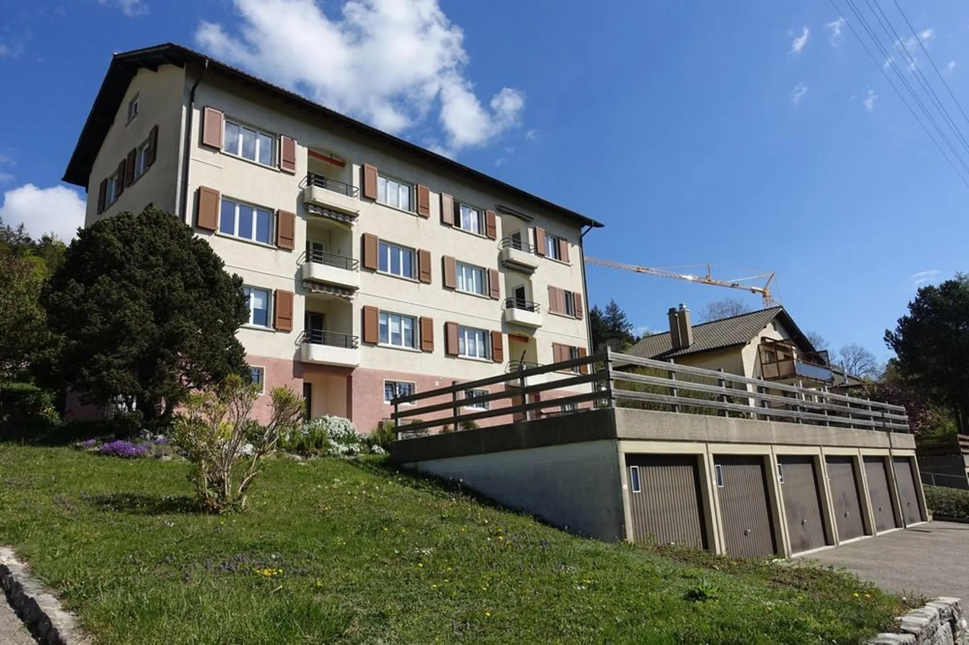 Tramelan - Appartamento di 3.5 locali con balcone e garage