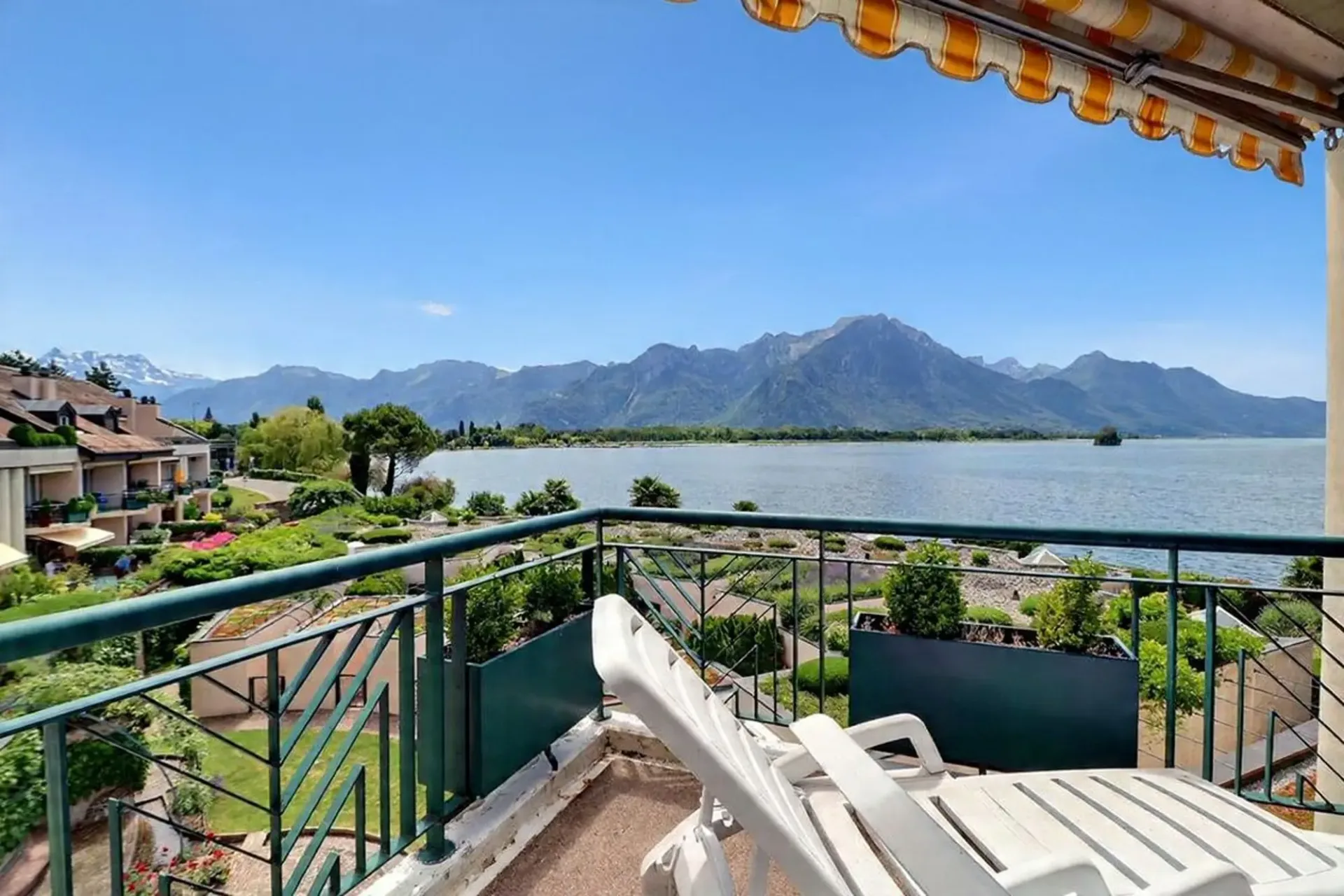 AU BORD DU LAC AVEC VUE PANORAMIQUE