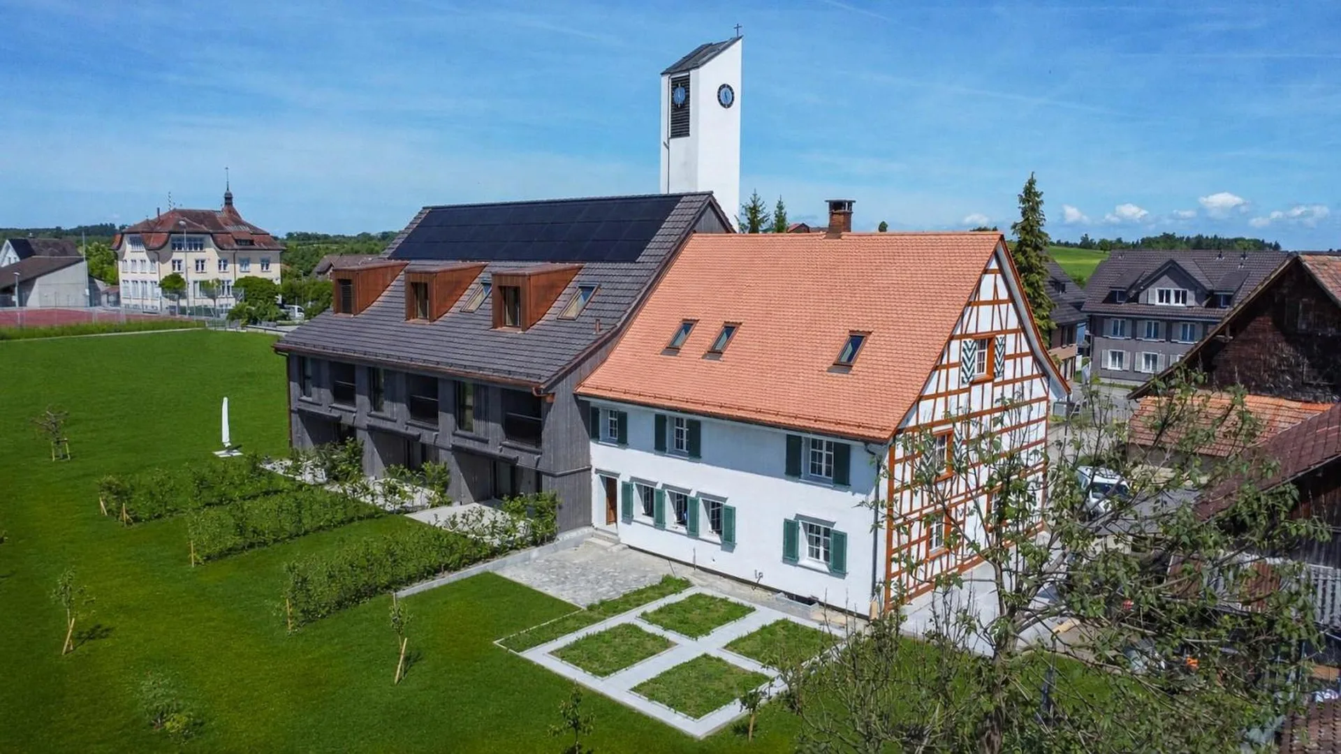 Moderne Reiheneinfamilienhäuser beim Meierhof