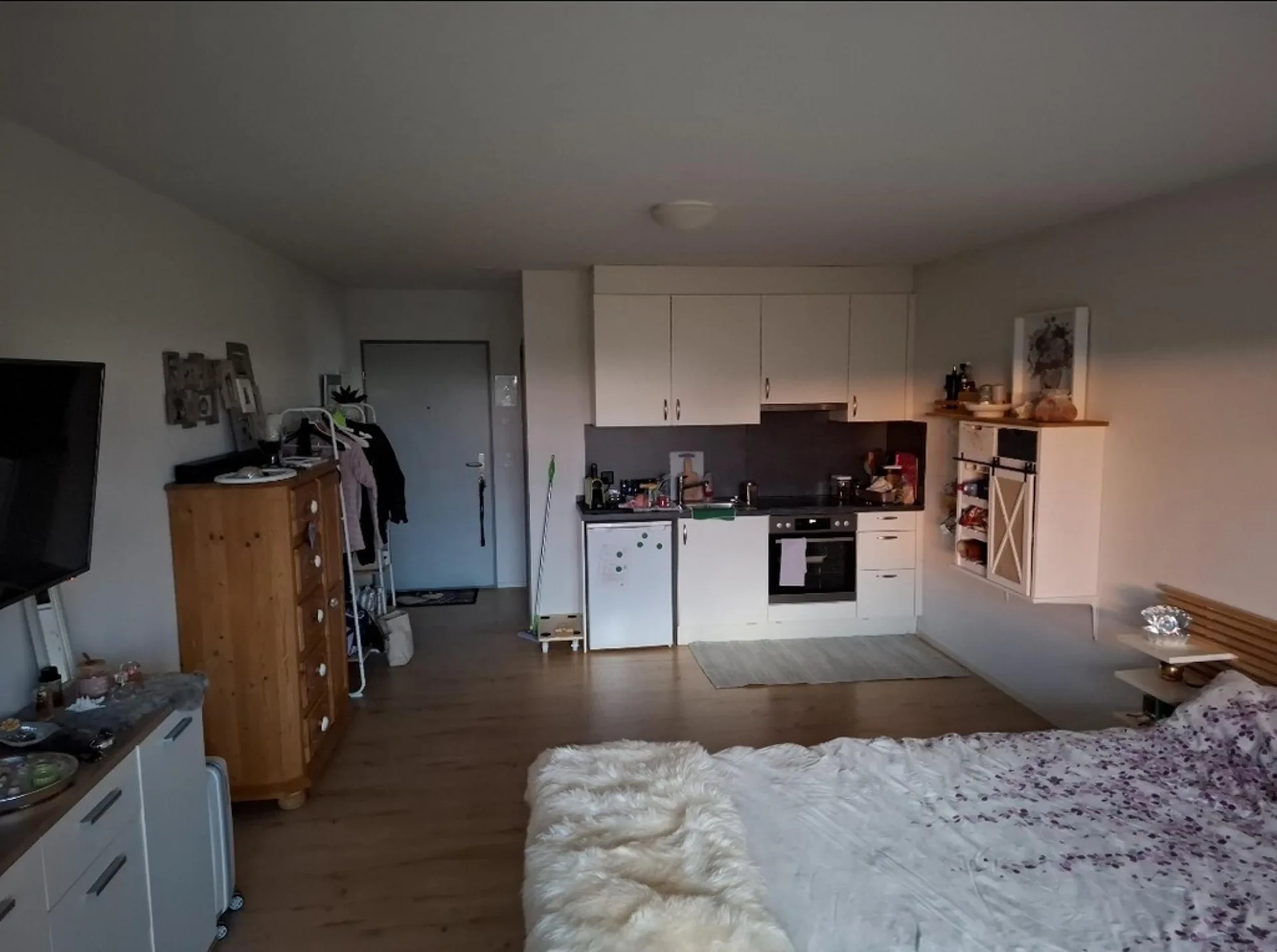 herziges Studio mit Balkon