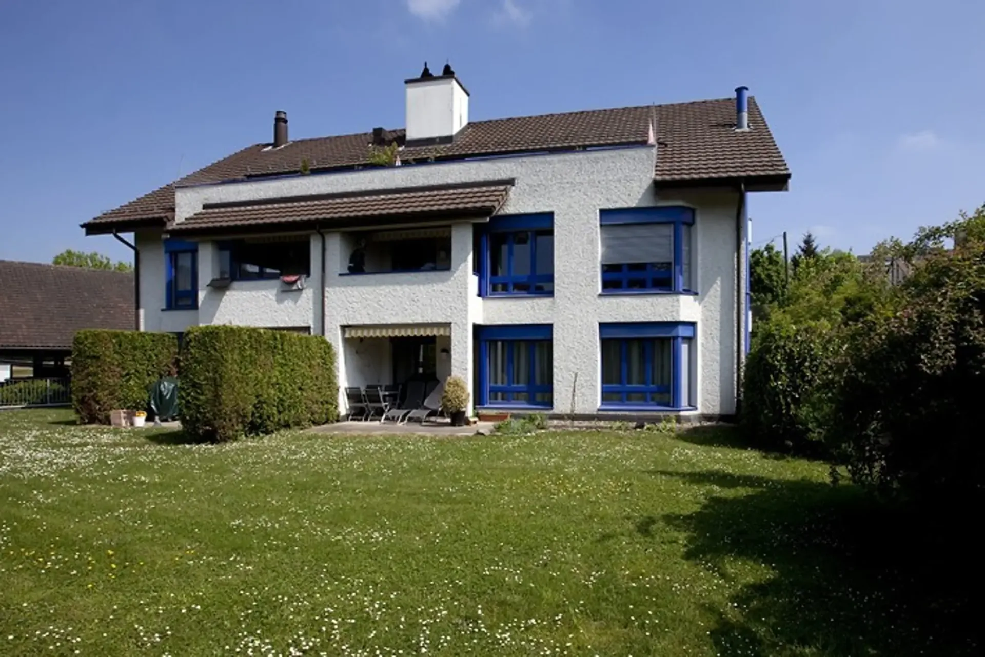 Moderne , grosszügige Wohnung mit viel Raumgefühl, Cheminée und sonnigem Balkon/Wintergarten
