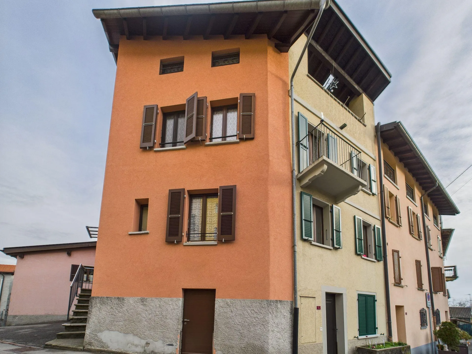 Geräumiges und helles Reihenhaus mit 5 Räumen in Novaggio