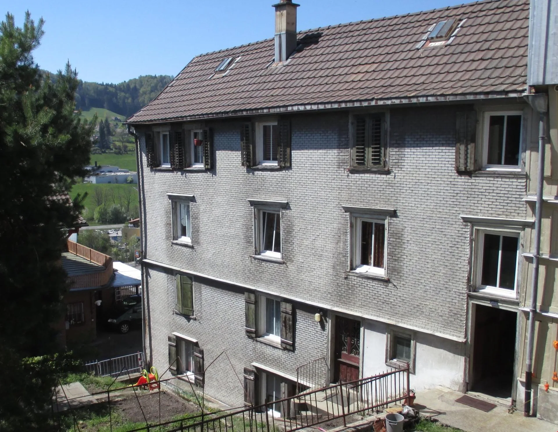 Centrally and quietly located old building apartment