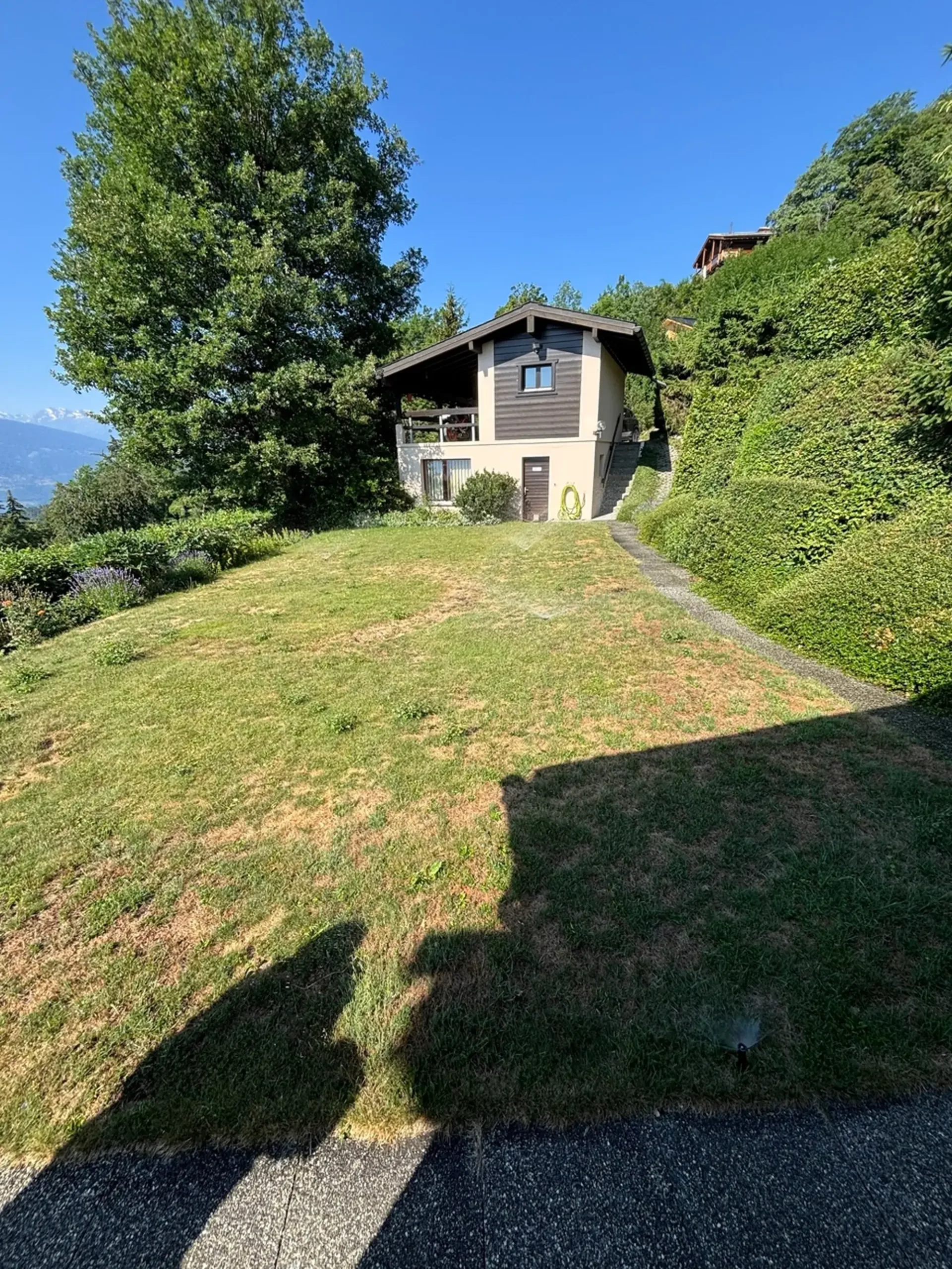 Charmantes Haus mit Panoramablick und eigenem Studio
