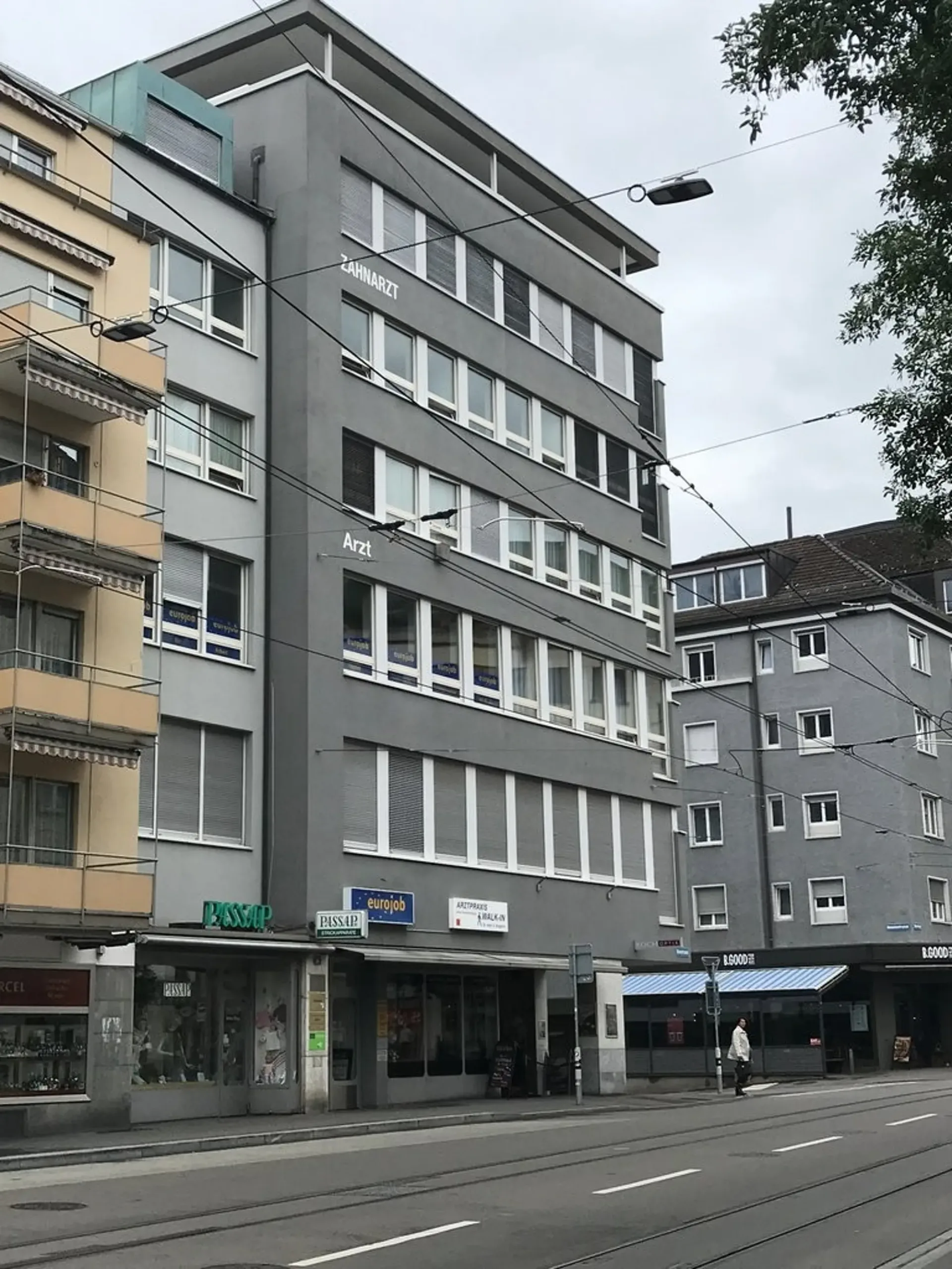 Büro/Atelier direkt beim Bahnhof Oerlikon