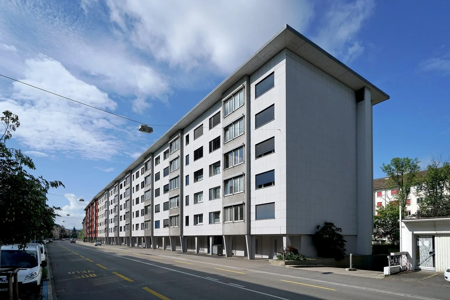 Einstellhallenplatz zu vermieten