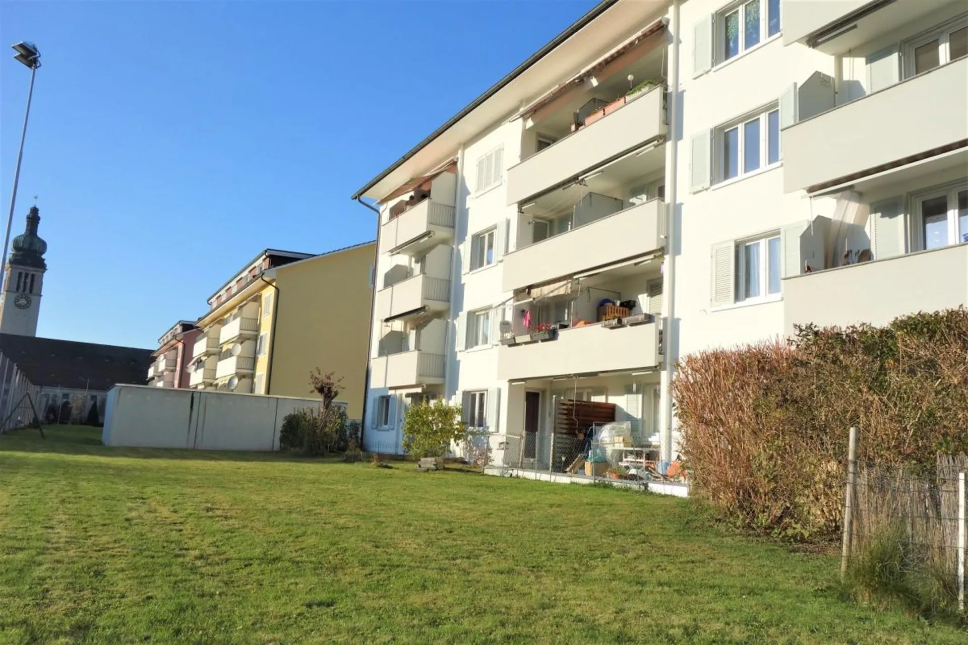 Bright, modern 1-bedroom apartment - newly renovated!