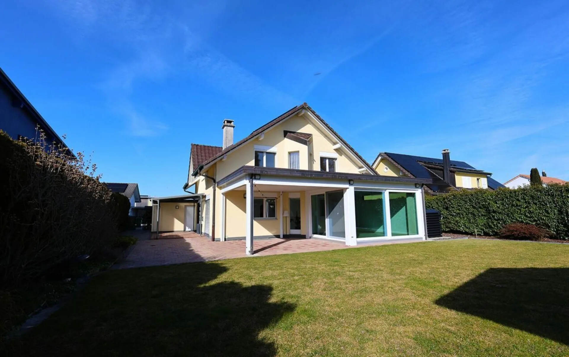 Geräumige Villa mit 6 ½ Zimmern und klassischer Architektur