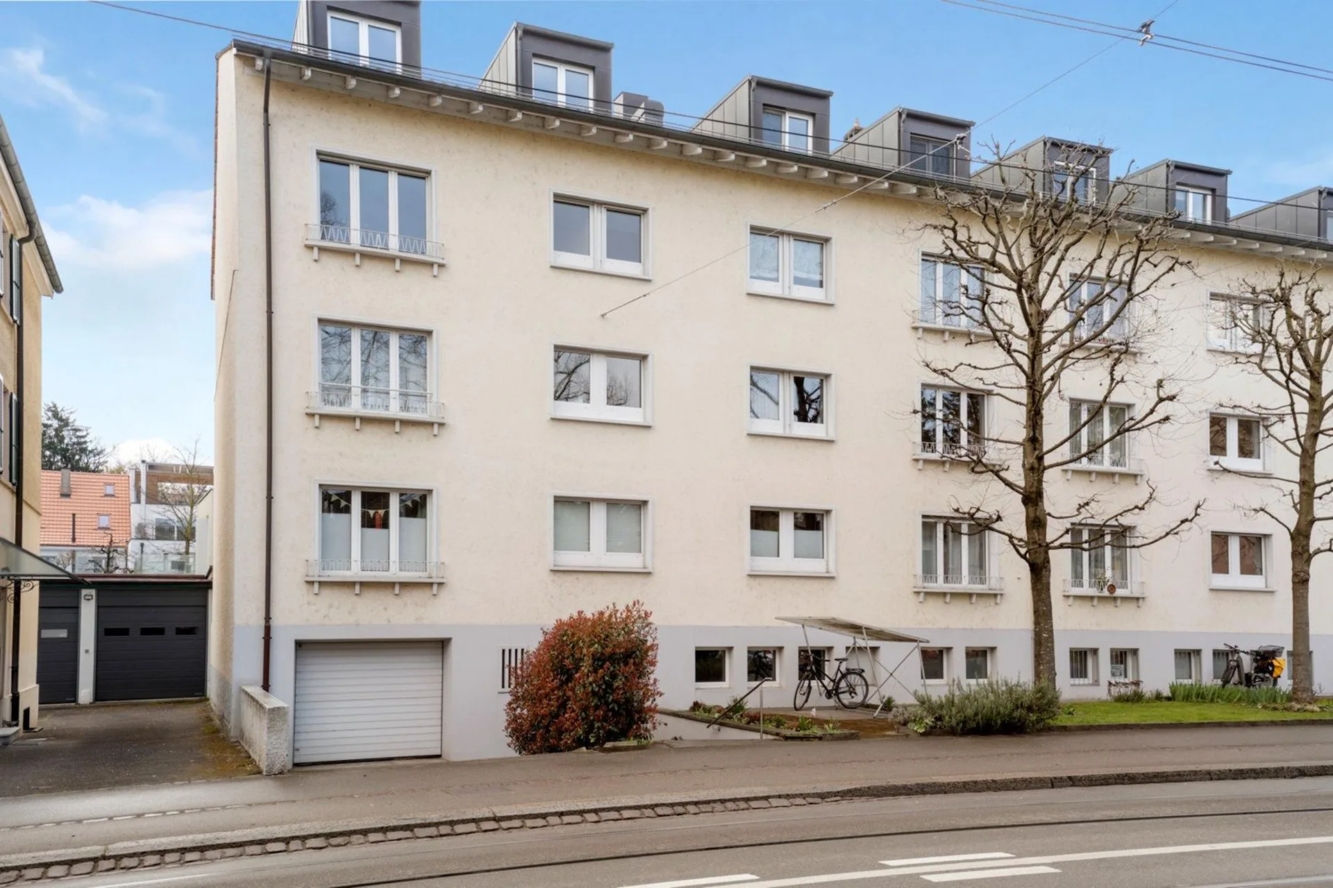Spacious 5.5-room duplex apartment with garage in Basel