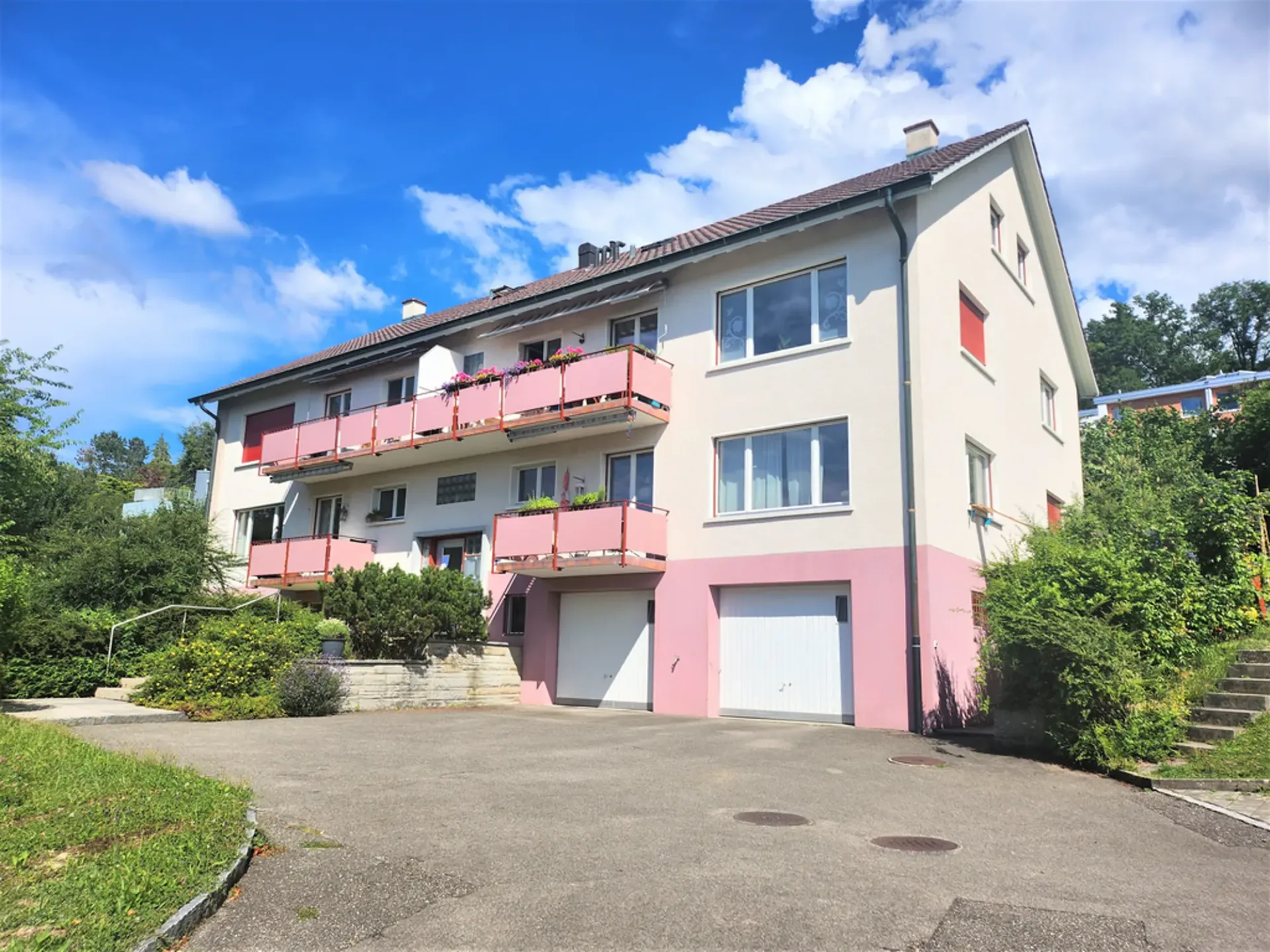 Helle 4-Zimmer-Wohnung nähe Bottmingen Schloss