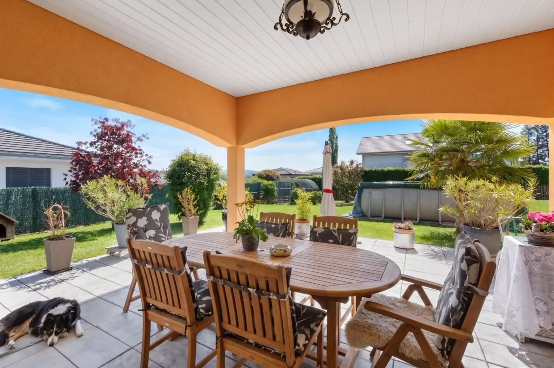 Exlusivité - Maison familiale avec grand terrain,lumière exceptionnelle et un porentiel d'agrandissement.