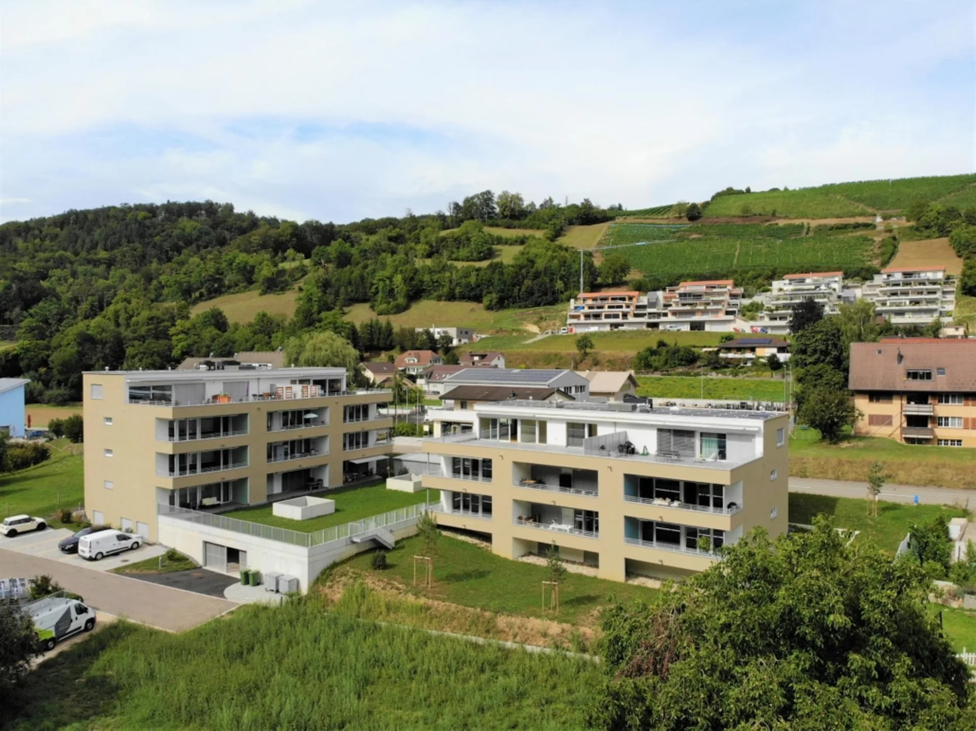 Moderne grosszügige 3.5-Zimmerwohnung im 1. Obergeschoss