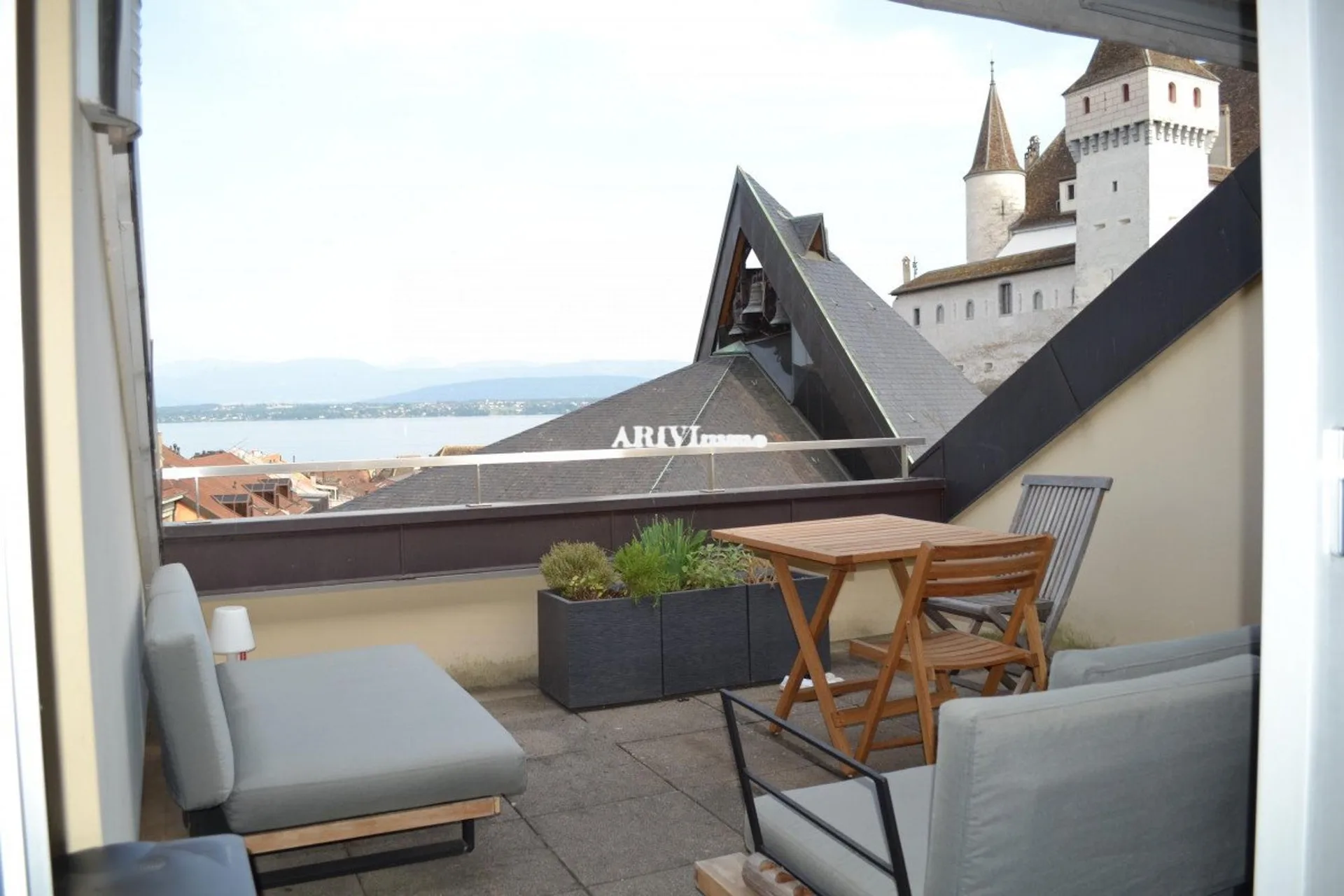 AUßERGEWÖHNLICHE AUSBLICK, ATYPISCHES DACHGESCHOSS