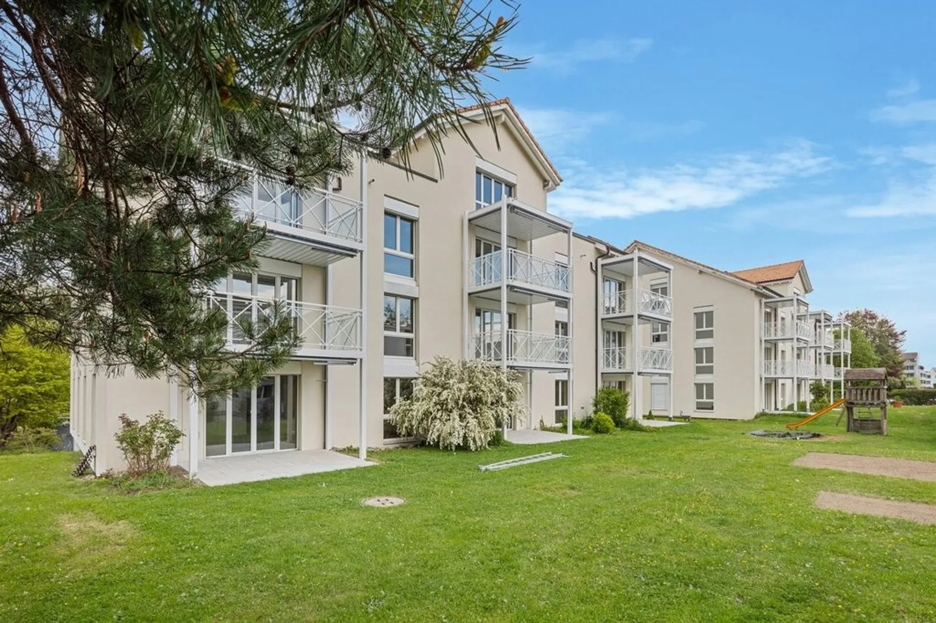 moderne Familienwohnung mit Sitzplatz