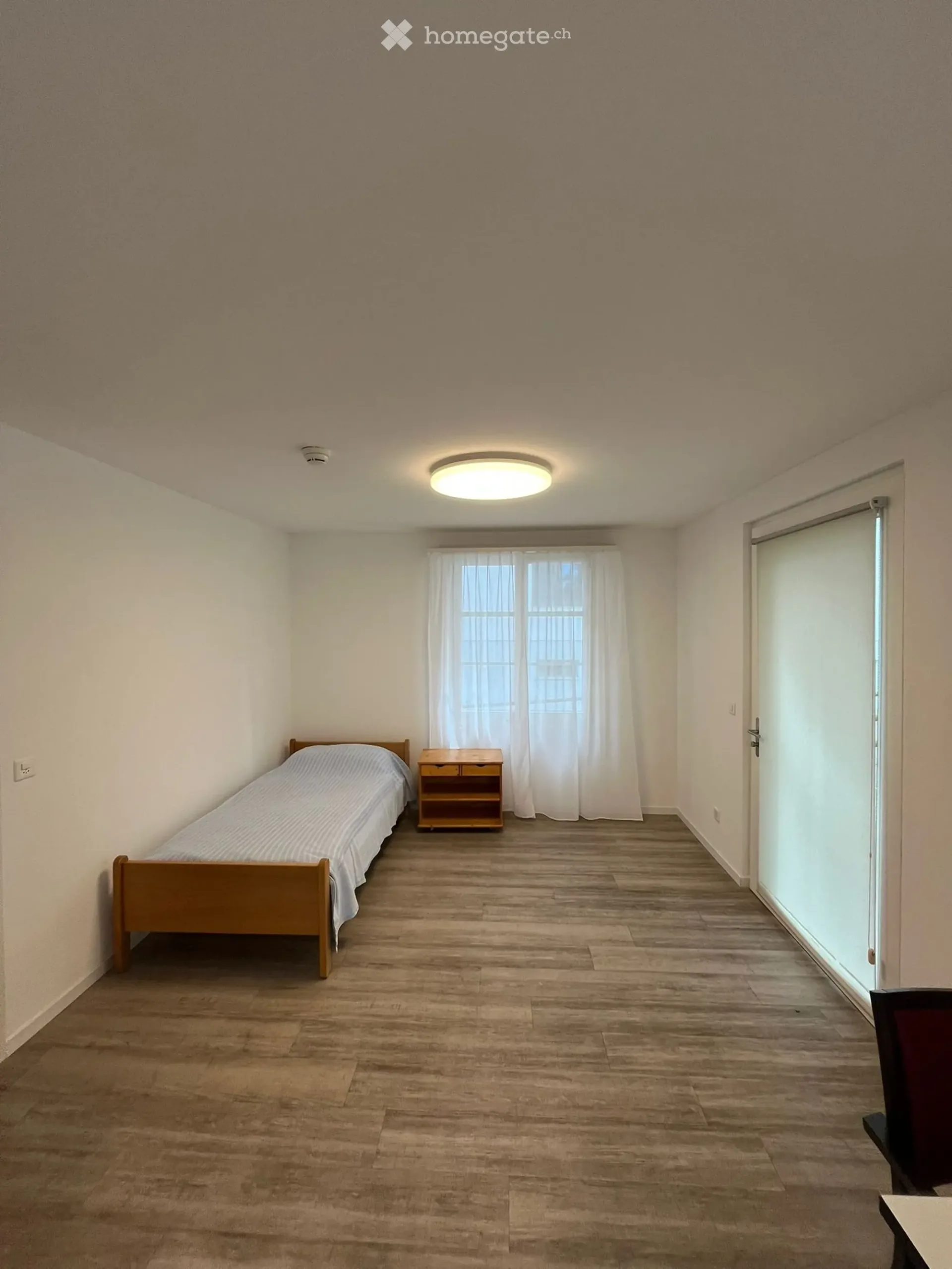 Grosszügiges Zimmer zu Vermieten
