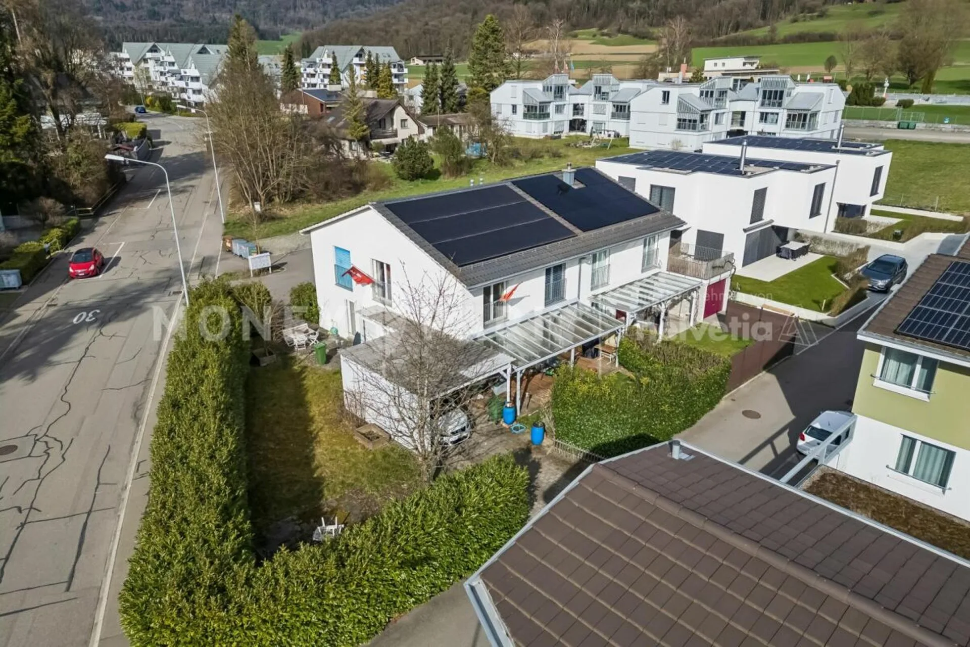 Ampia casa a schiera di 6,5 locali con pertinenza e alto comfort abitativo