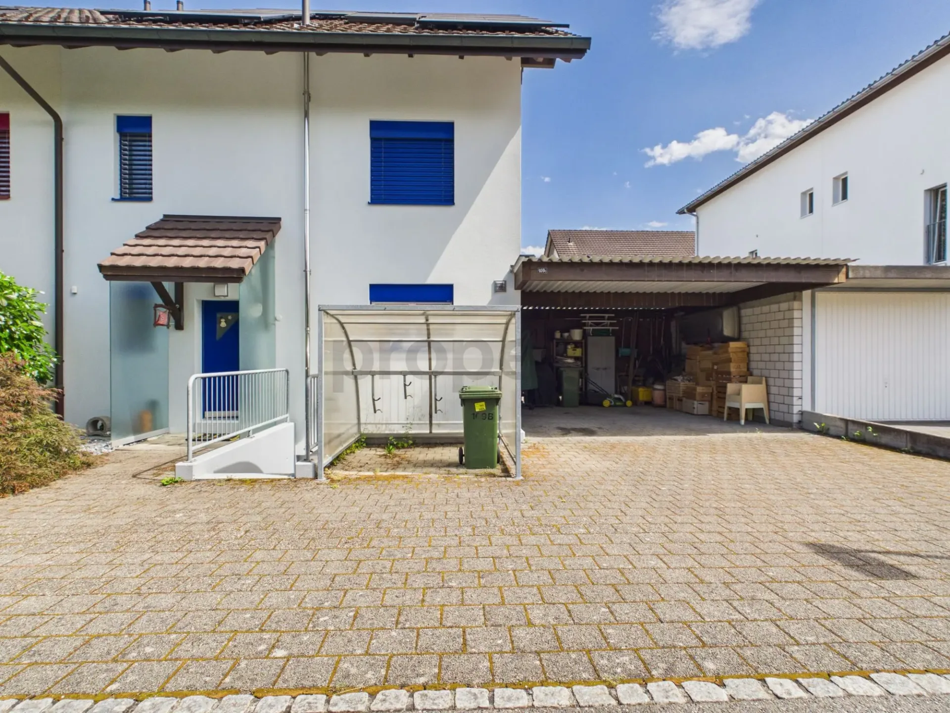 Gepflegtes Doppeleinfamilienhaus mit PV-Anlage und viel Platz an der Stadtgrenze zu Aarau