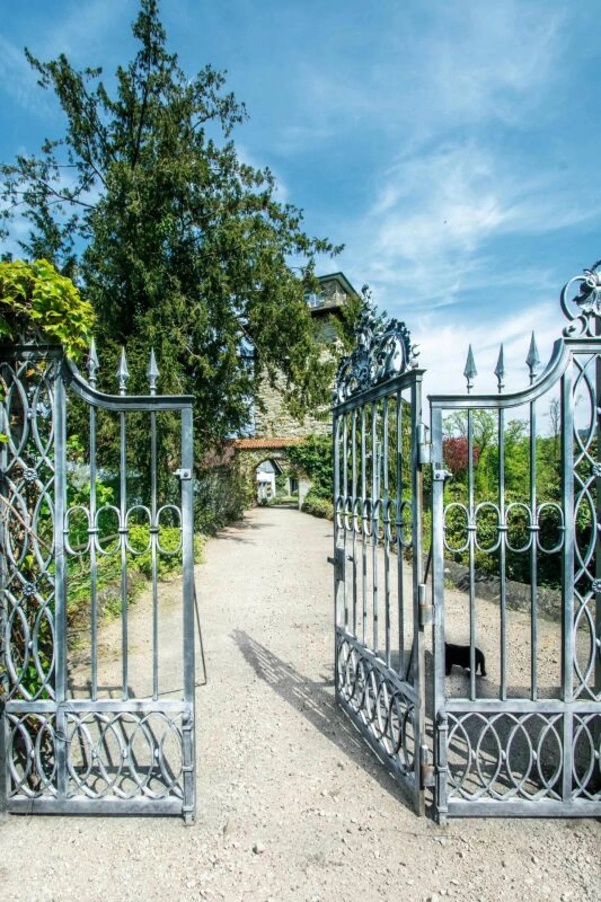 Einzigartiges Wohnen in historischem Gebäude (Schloss Sulzberg) an idyllischer Lage