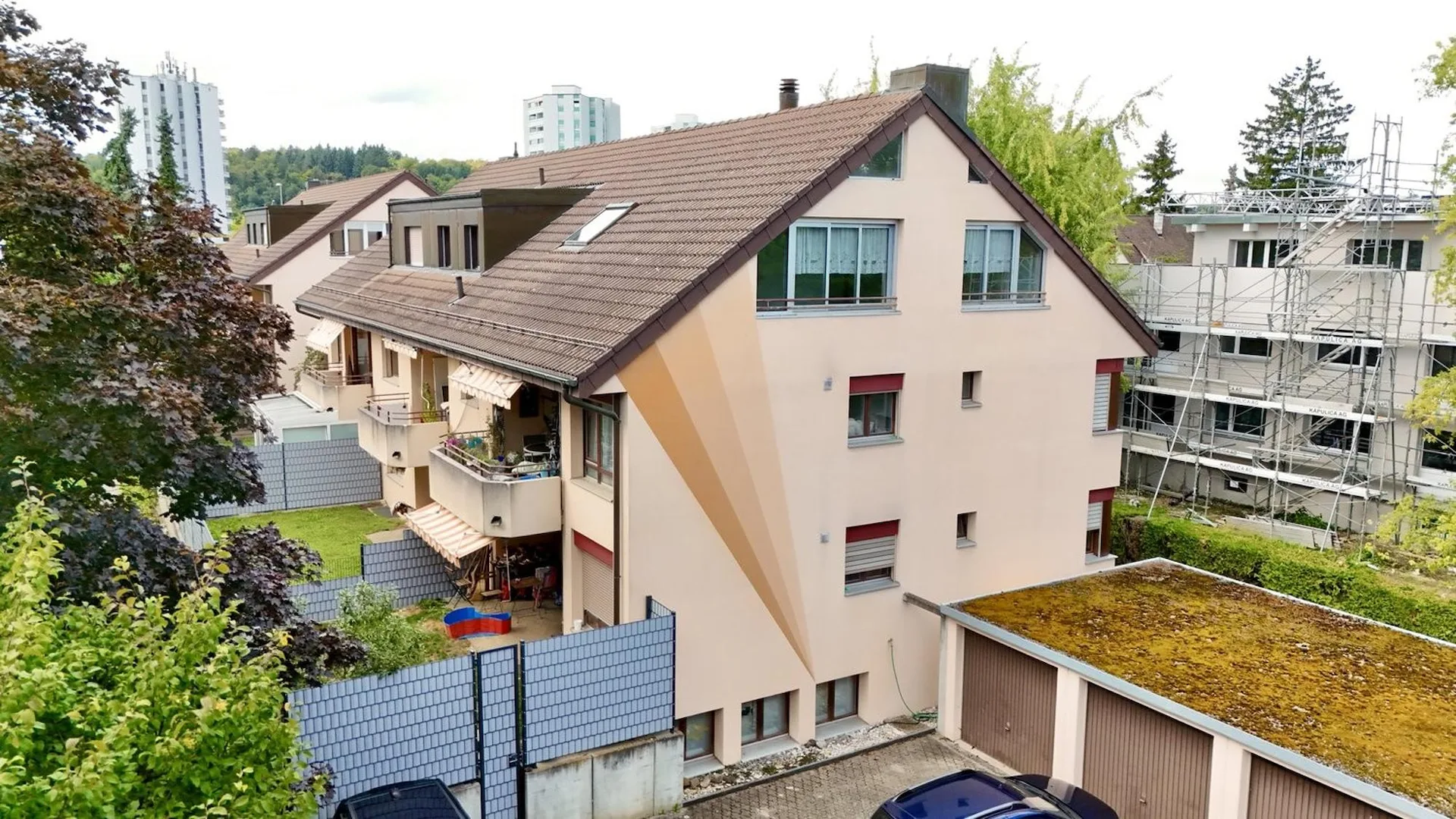 Spacious 4½-room attic apartment with winter garden & fireplace in Reinach