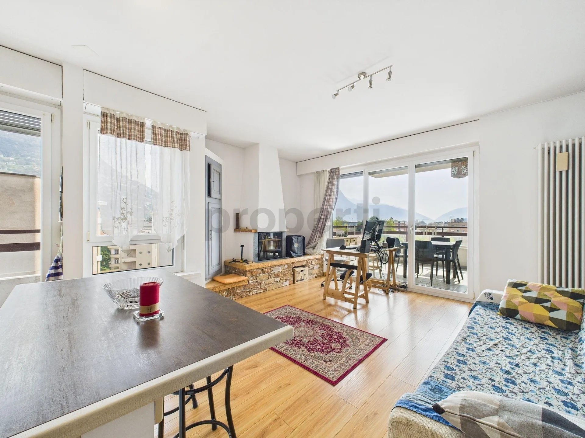 LUGANO-MOLINO NUOVO Cozy 2.5-room attic, furnished, with private terrace - excellent investment