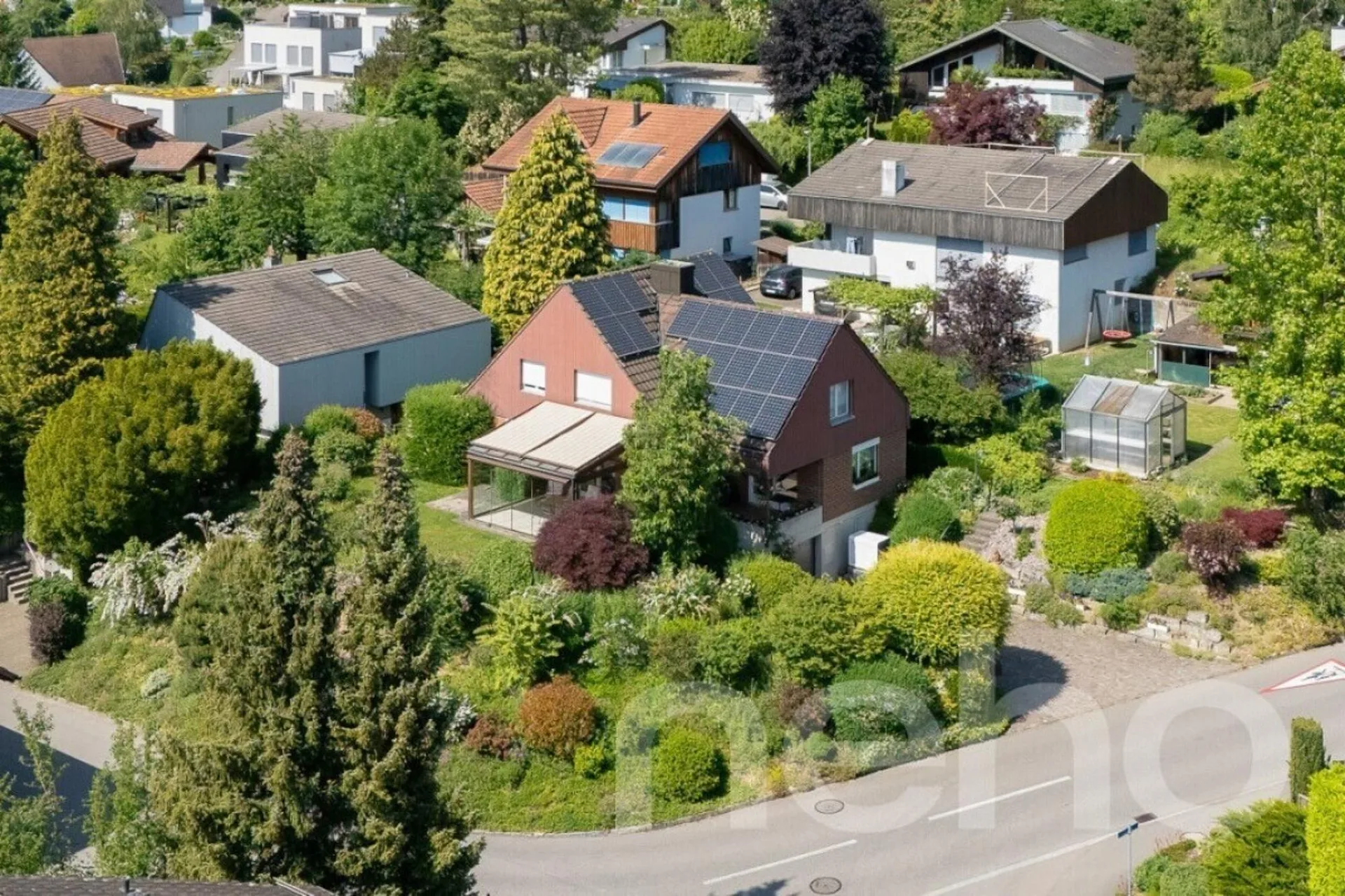 Gepflegtes 6-Zimmer-Einfamilienhaus mit Wintergarten und Solaranlage