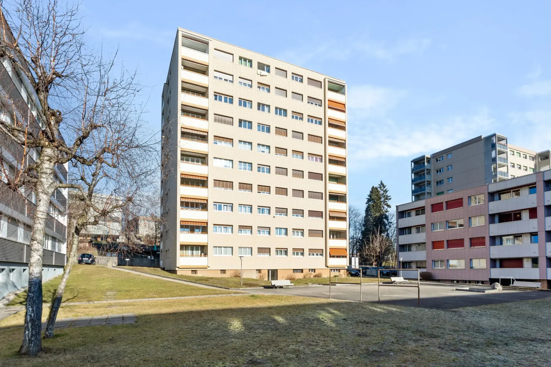 Vier-Zimmer-Wohnung in der Nähe aller Annehmlichkeiten
