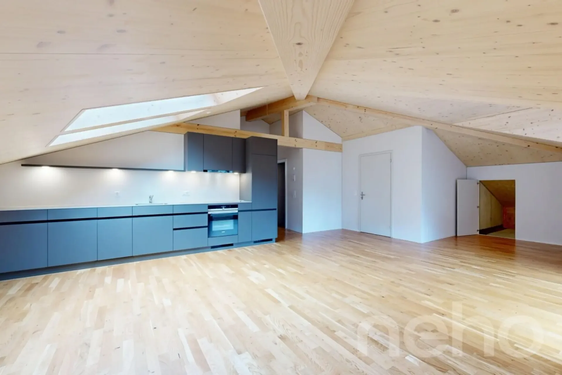 2.5-Zimmer-Attikawohnung mit Weitblick in Spiringen