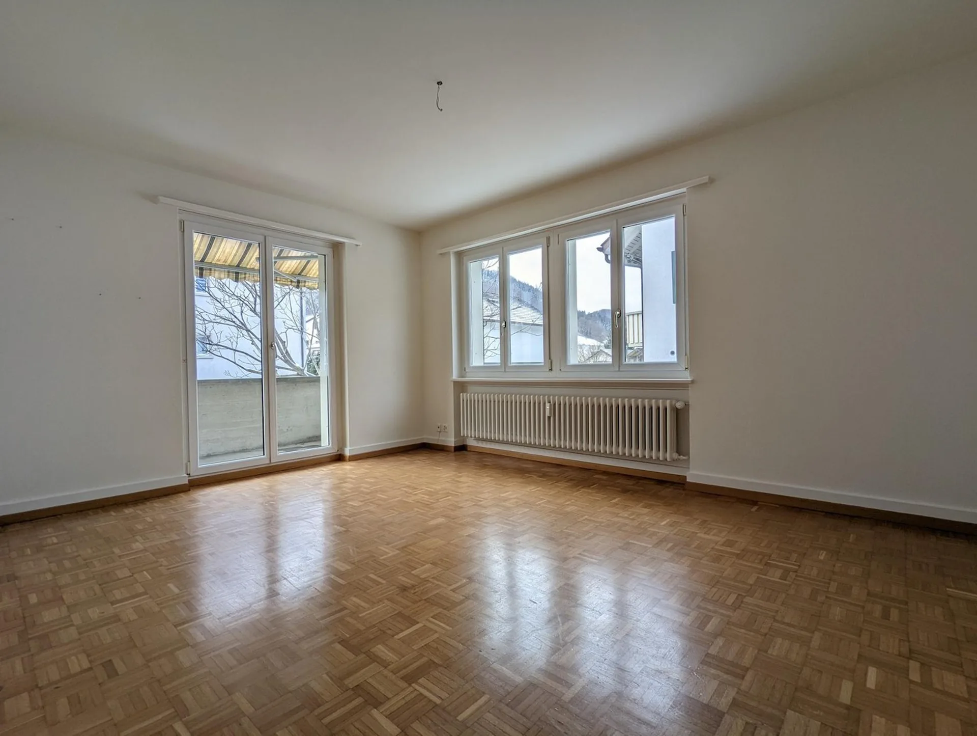 Grosszügige und helle 4-Zimmerwohnung im Erdgeschoss mit Balkon in Oberdorf/BL
