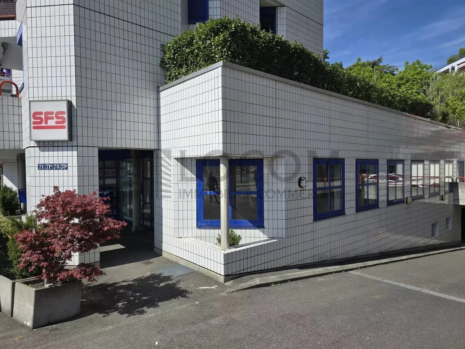 Locaux polyvalents sur la ligne du tram